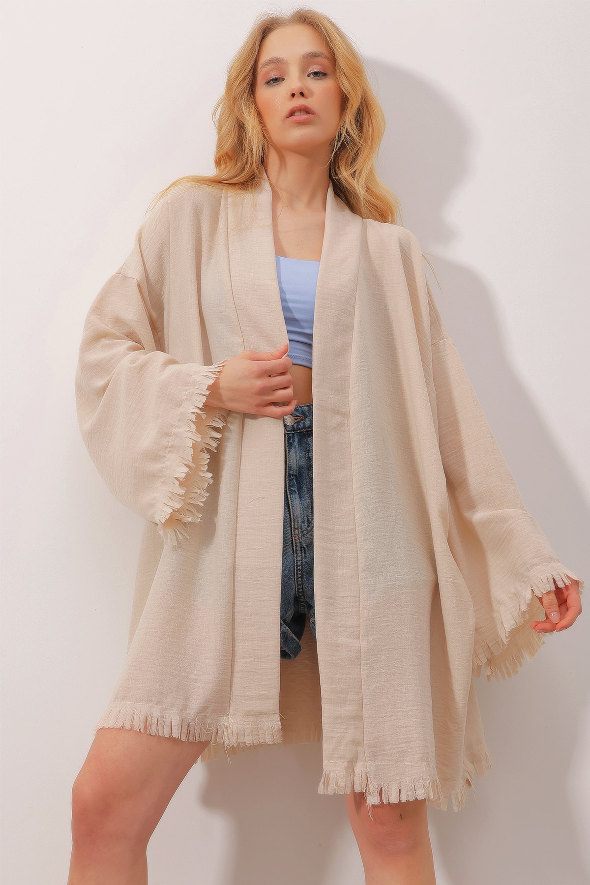 Sırtı Nakışlı Püskül Detaylı Keten Kimono Ceket - Bej