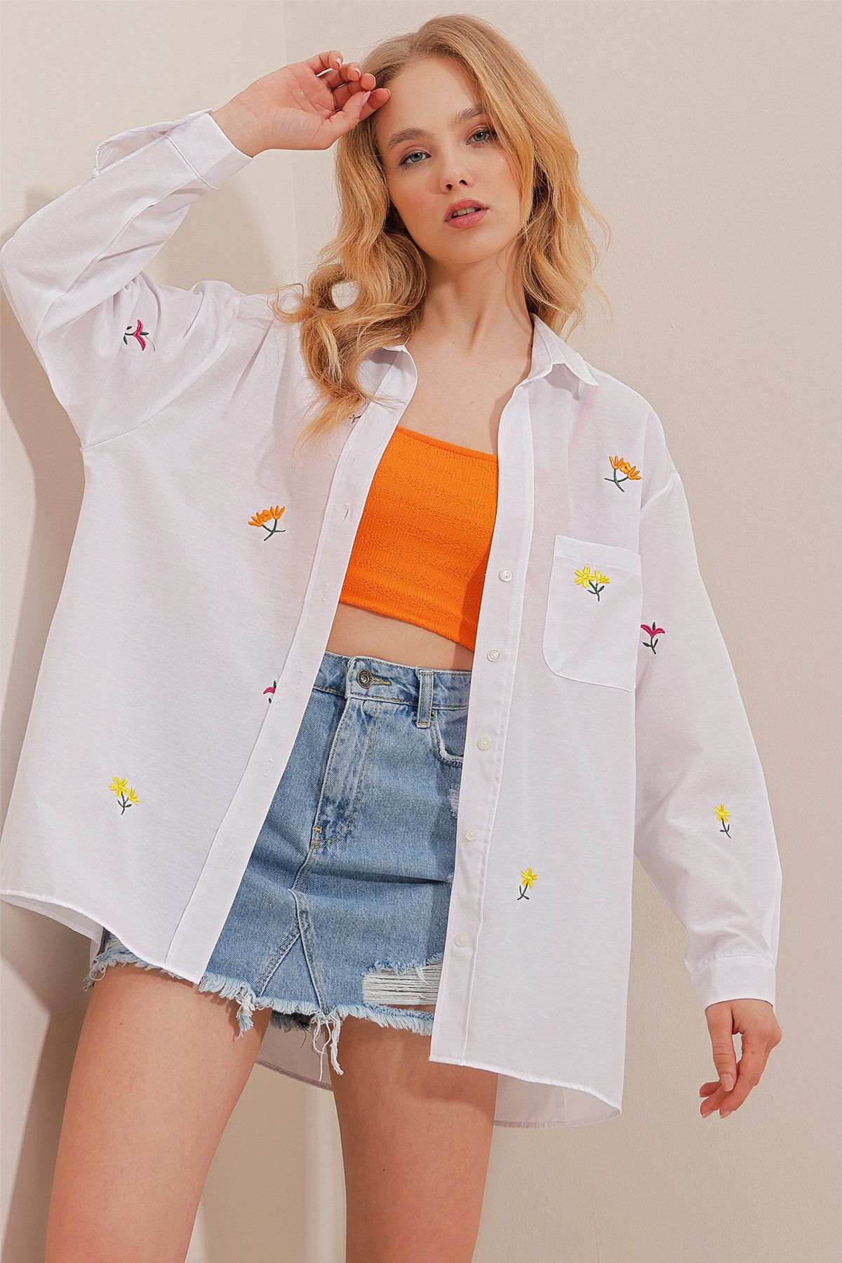 Tek Cepli Çiçek Nakışlı Oversize Gömlek - Beyaz