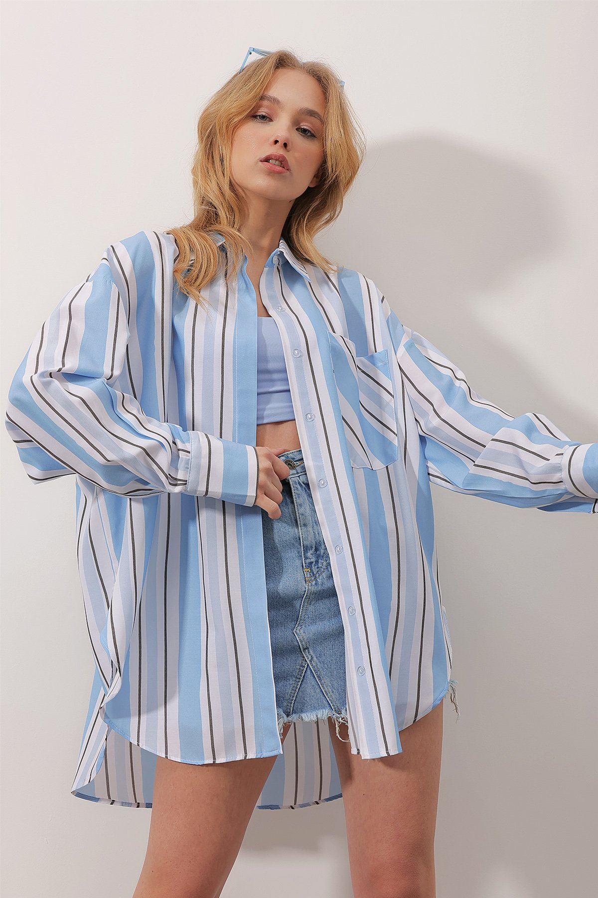 Tek Cepli Çizgili Geniş Manşet Kollu Oversize Poplin Gömlek - Mavi