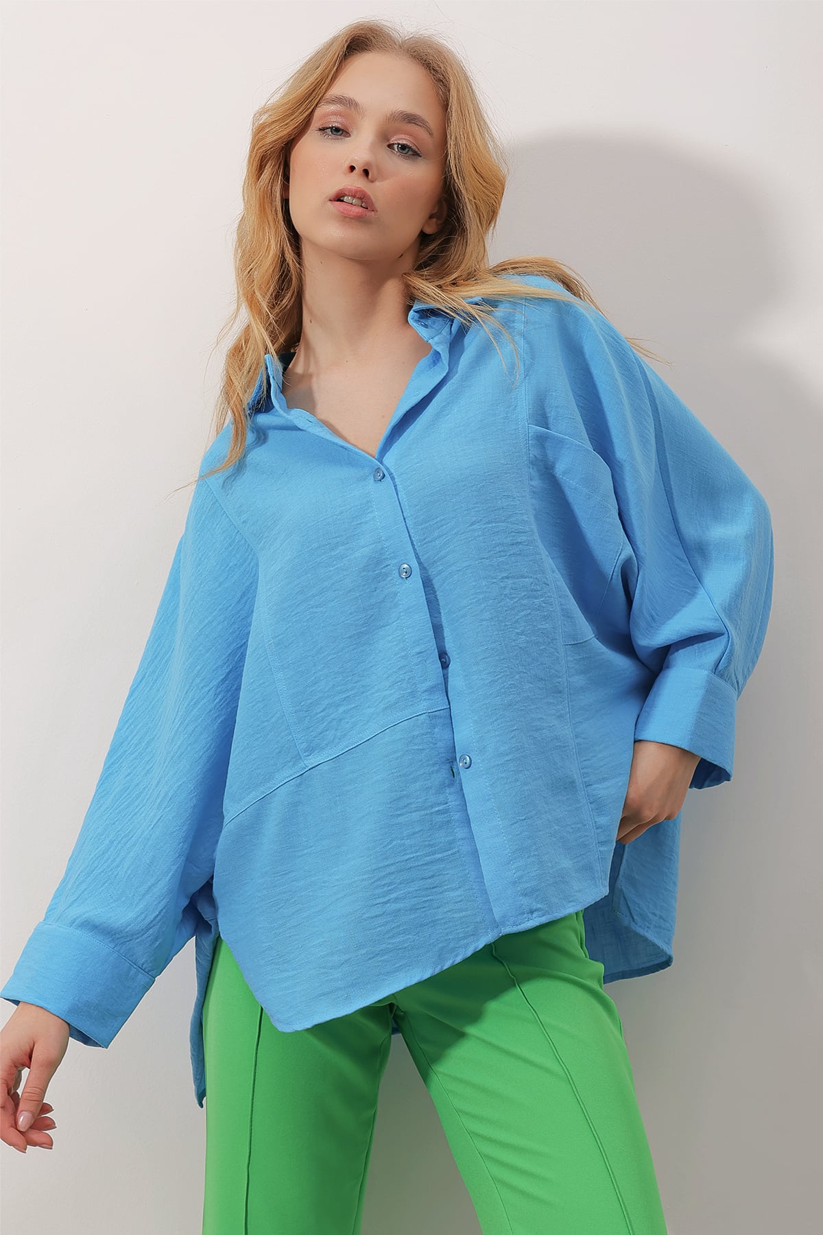 Tek Cepli Dikiş Detaylı Yarasa Kol Oversize Keten Gömlek - Havacı Mavi