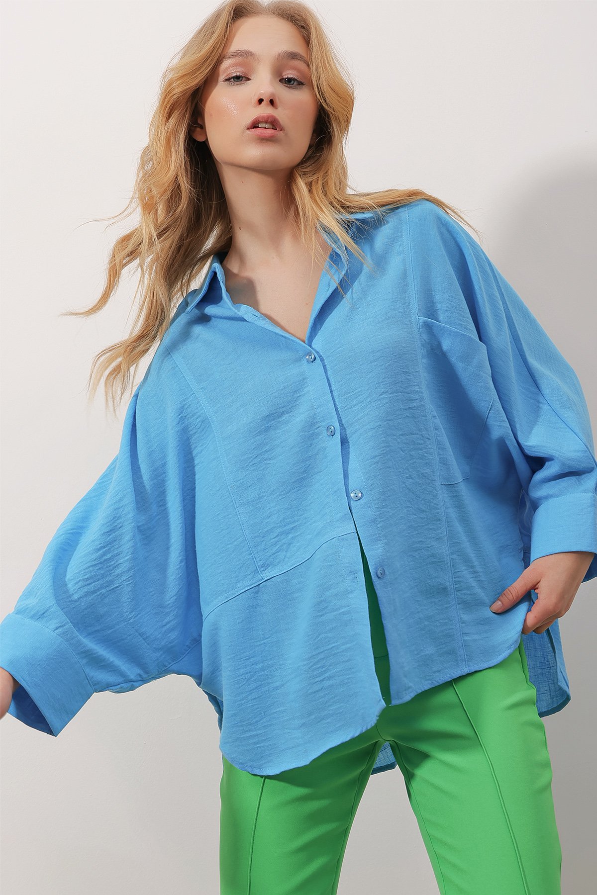 Tek Cepli Dikiş Detaylı Yarasa Kol Oversize Keten Gömlek - Havacı Mavi
