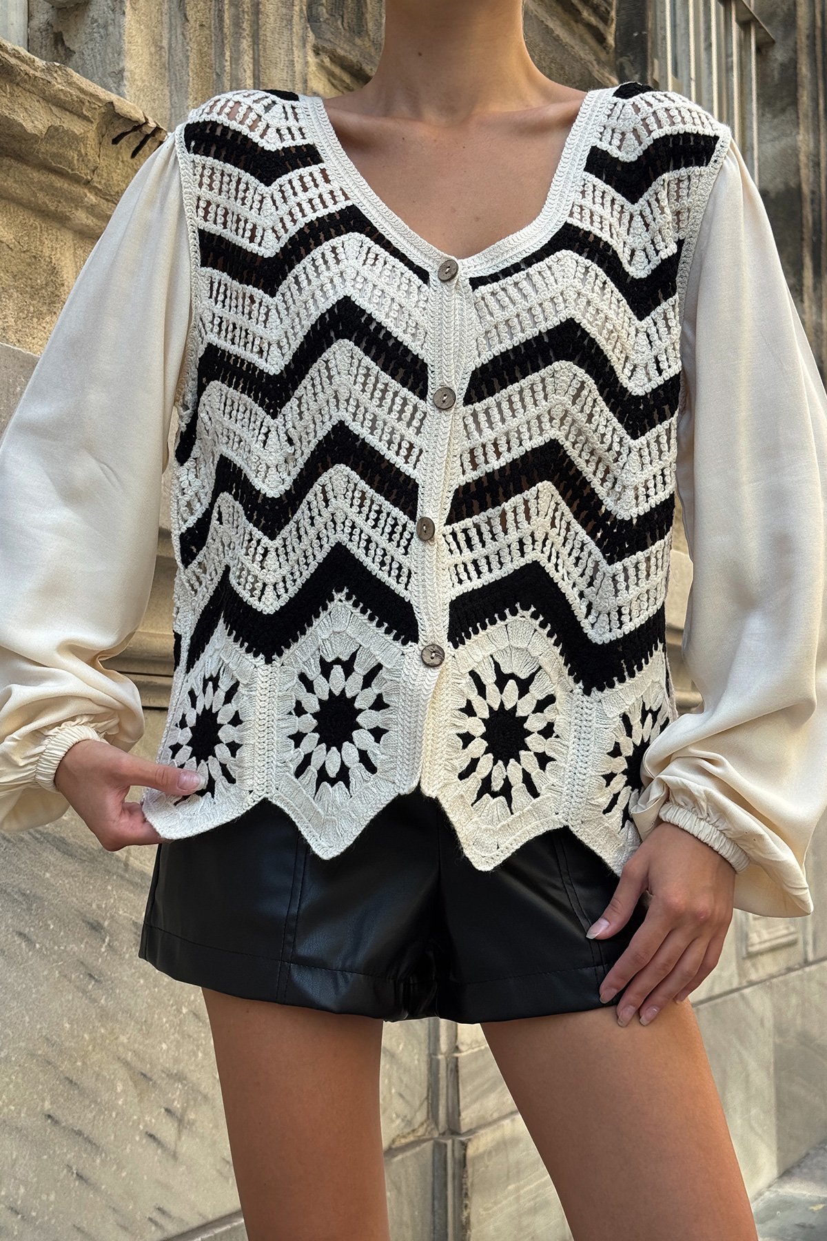 V Yaka Ajur ve Motifli Premıum Triko Hırka - BEJ SİYAH