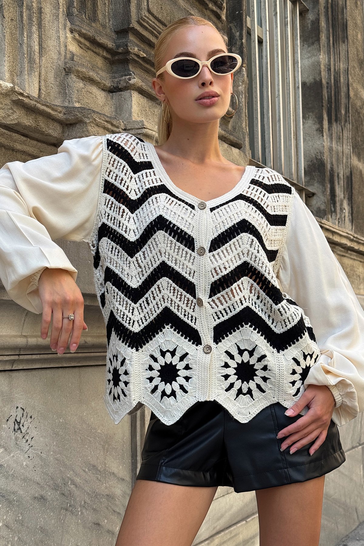 V Yaka Ajur ve Motifli Premıum Triko Hırka - BEJ SİYAH