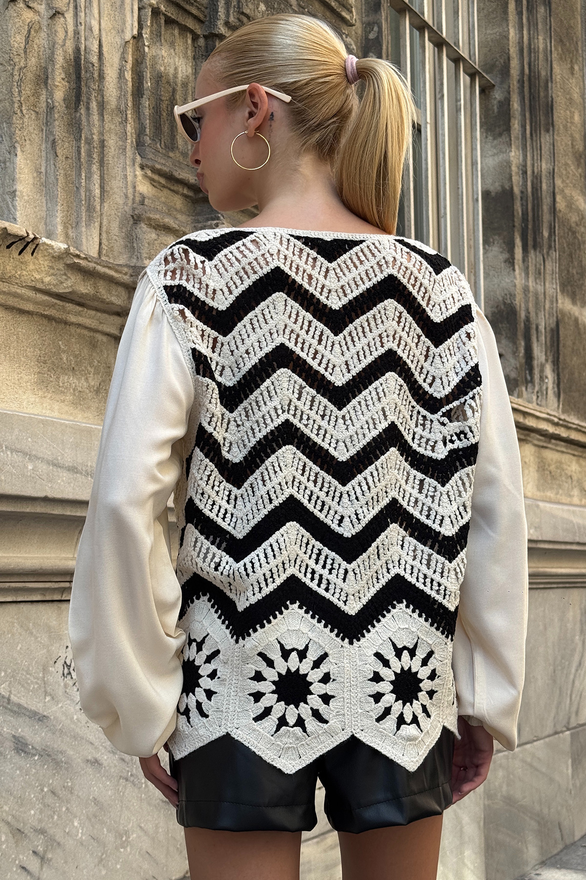 V Yaka Ajur ve Motifli Premıum Triko Hırka - BEJ SİYAH