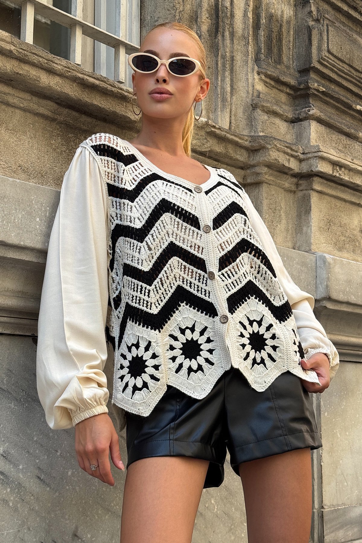 V Yaka Ajur ve Motifli Premıum Triko Hırka - BEJ SİYAH