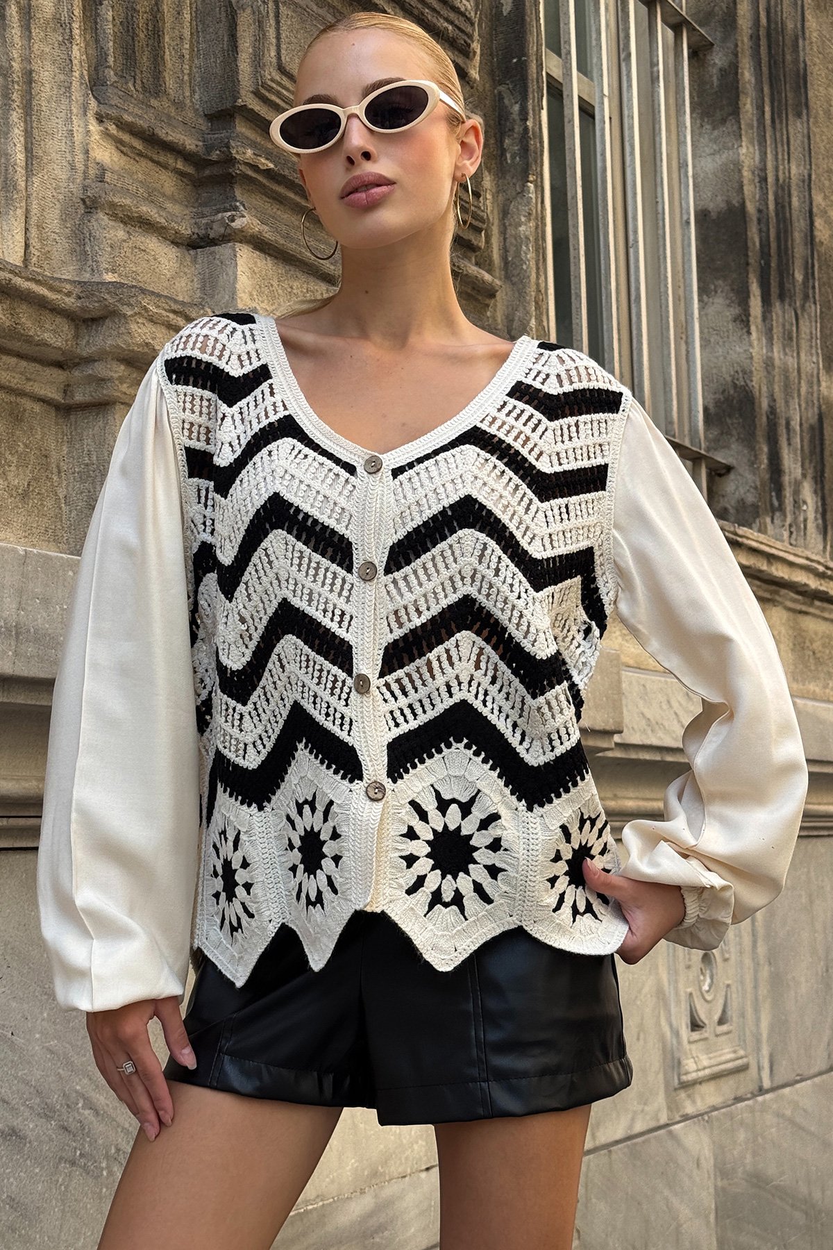 V Yaka Ajur ve Motifli Premıum Triko Hırka - BEJ SİYAH