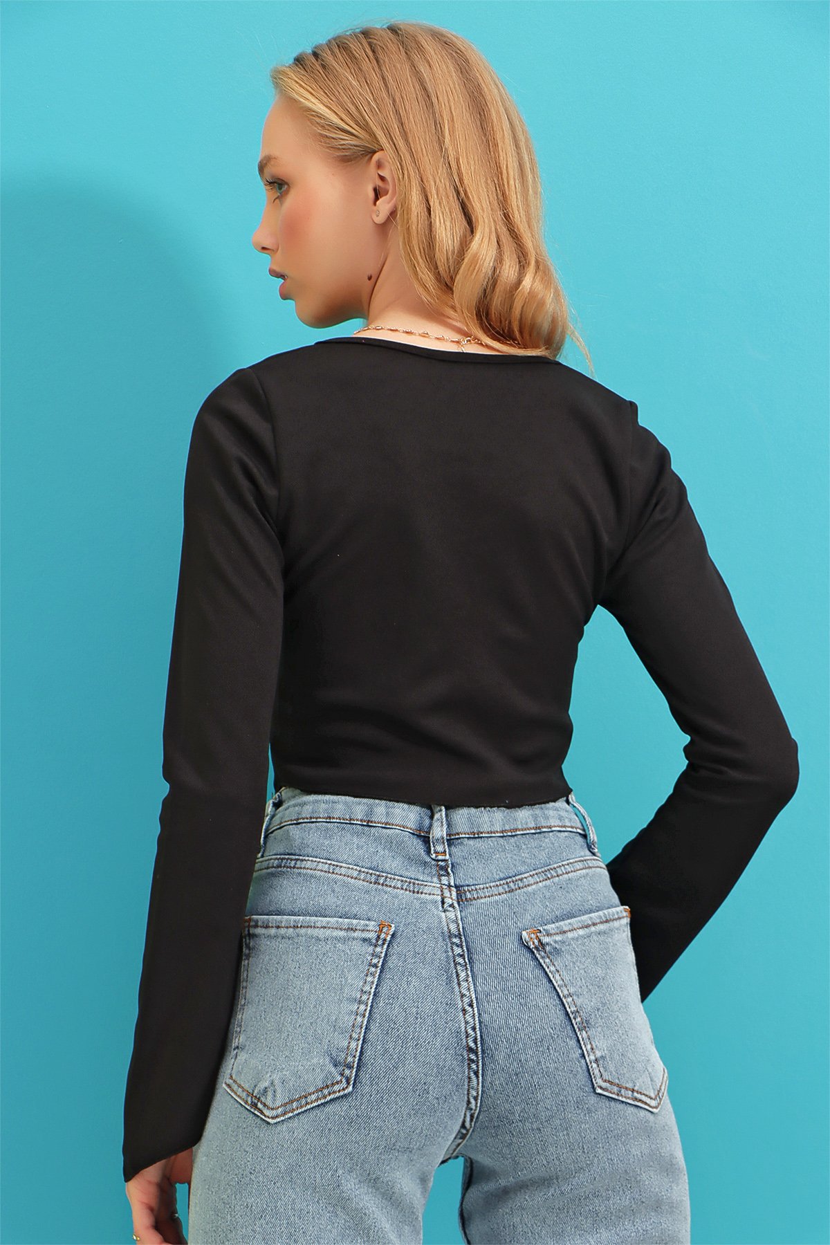 V Yaka Asimetrik Kesim Crop Örme Bluz - Siyah