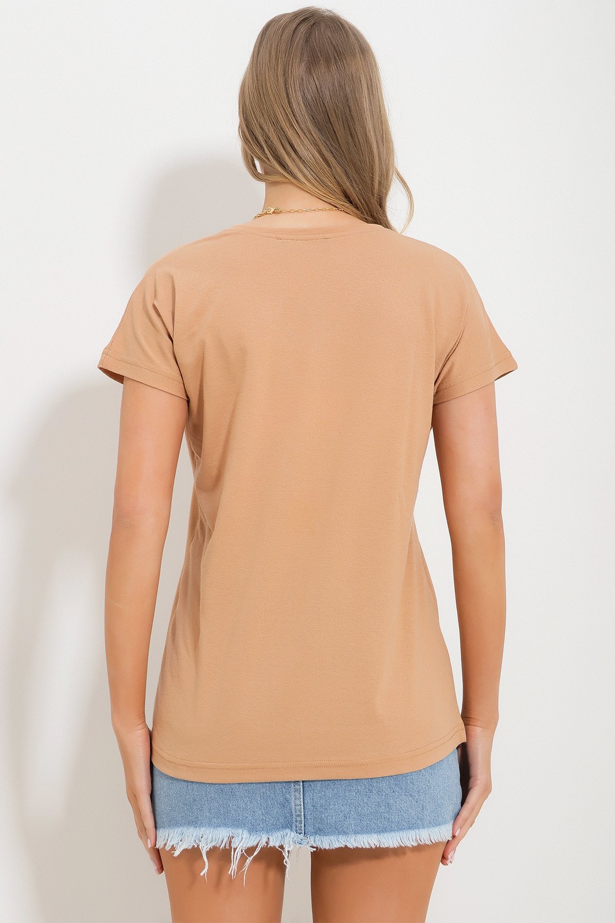 V Yaka Basic T-Shirt - Bisküvi