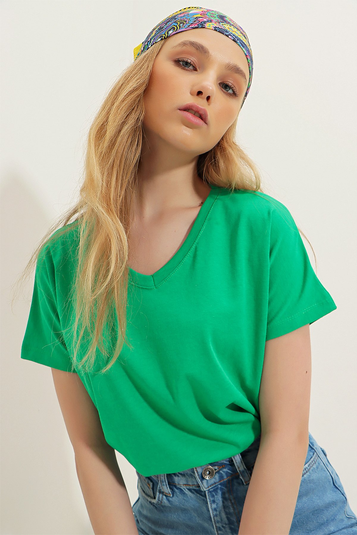 V Yaka Basic T-Shirt - Canlı Yeşil