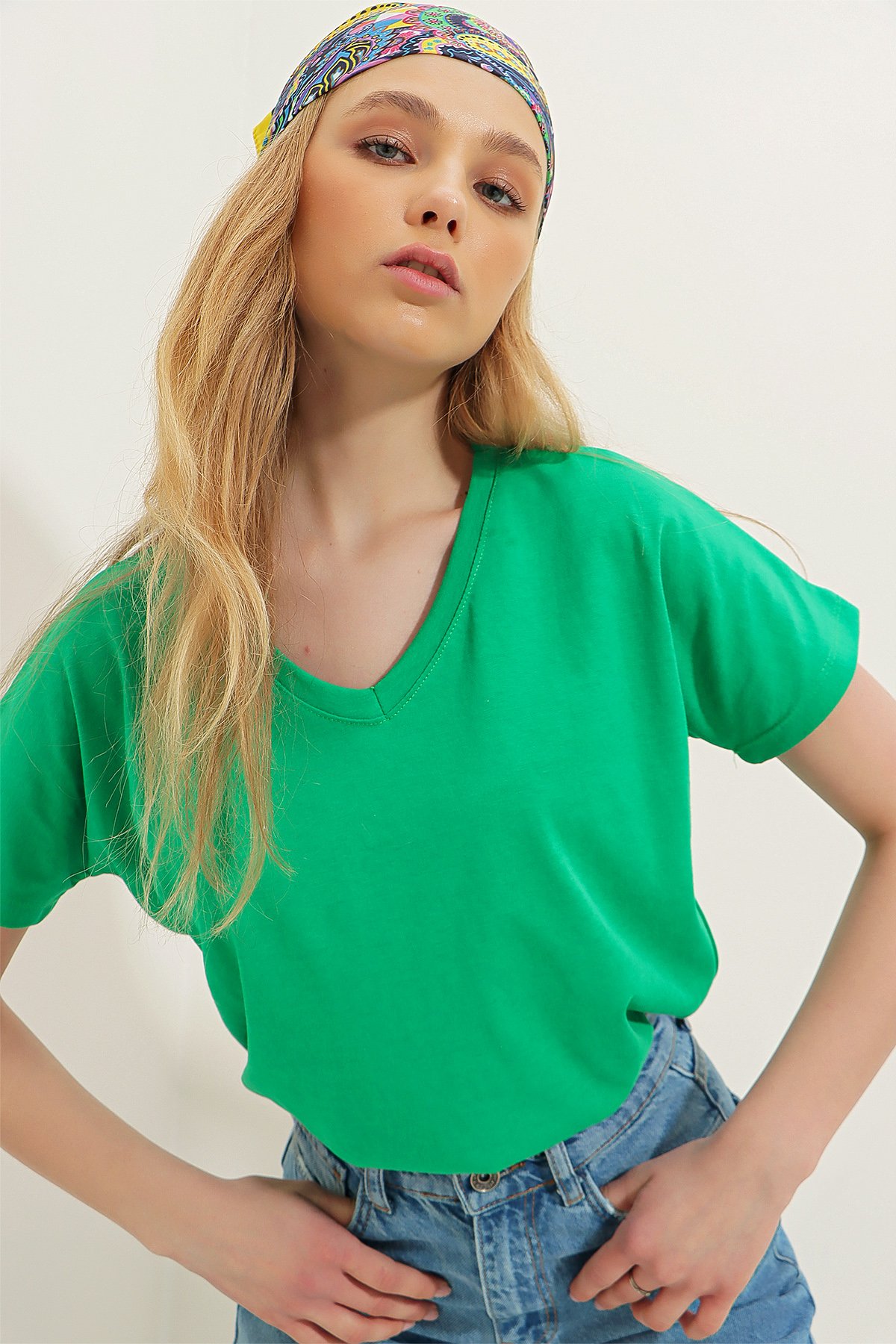 V Yaka Basic T-Shirt - Canlı Yeşil