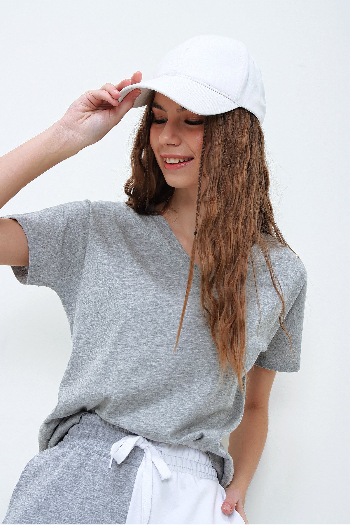 V Yaka Basic T-Shirt - Grimelanj