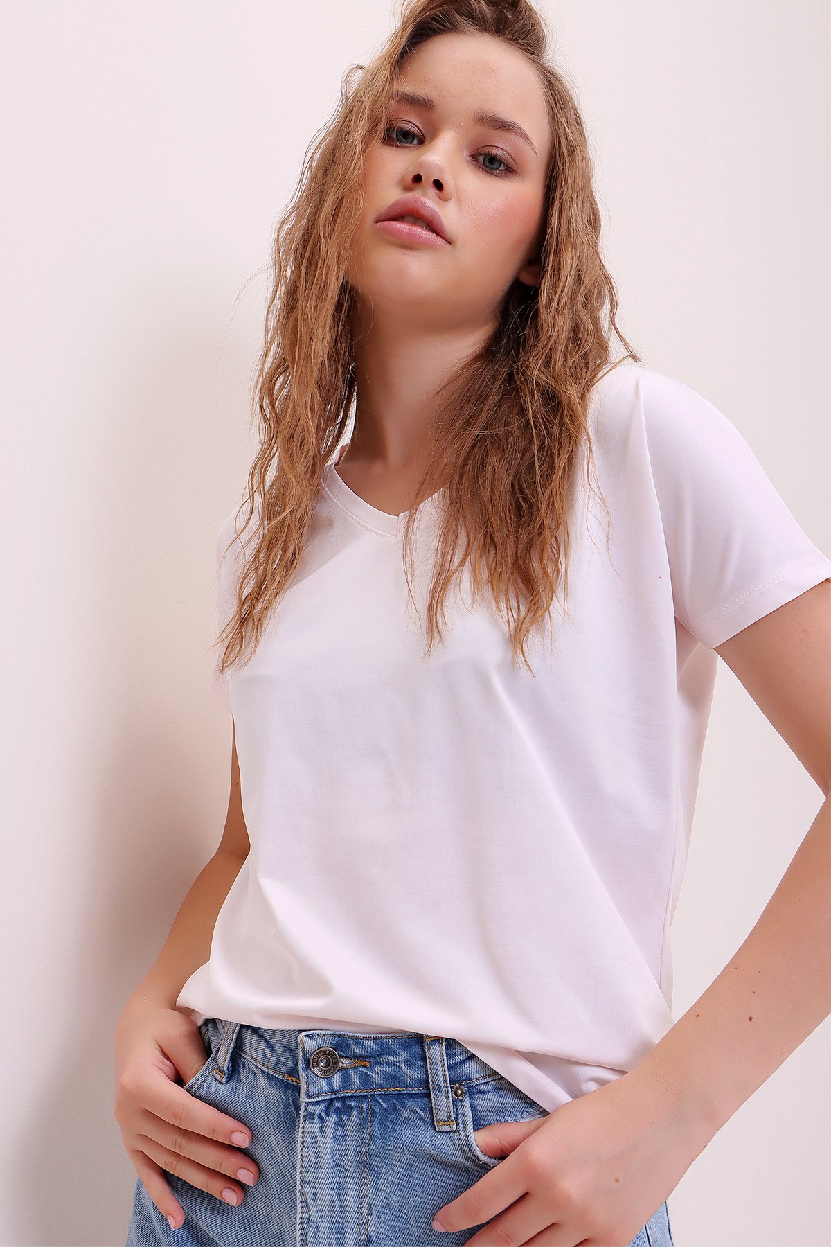 V Yaka Basic T-Shirt - Şeker Pembe
