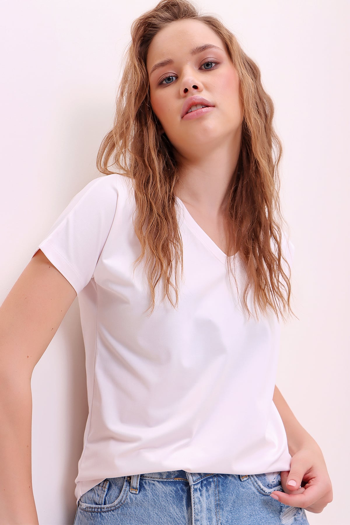 V Yaka Basic T-Shirt - Şeker Pembe