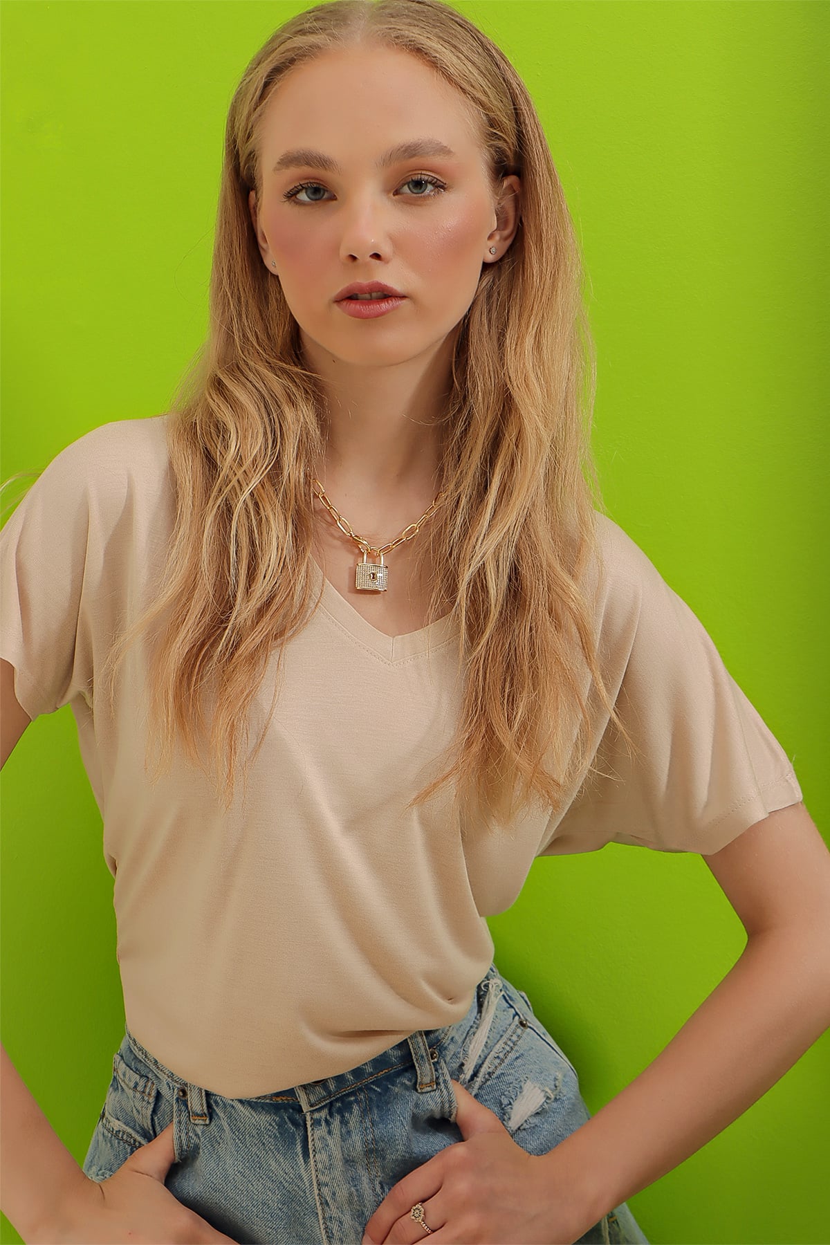 V Yaka Basic T-Shirt - Taş