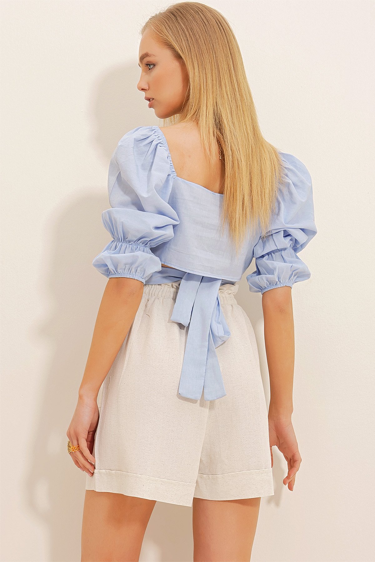 V Yaka Beli Bağlamalı Poplin Crop Bluz - Mavi