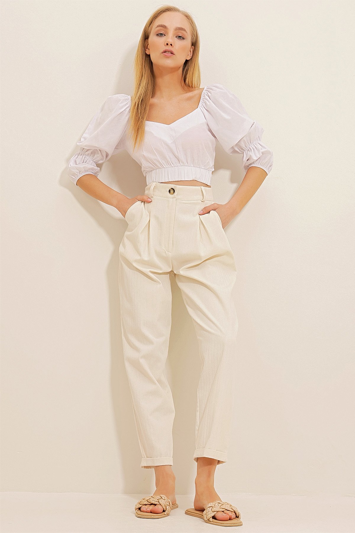 V Yaka Beli Bağlamalı Poplin Crop Bluz - Beyaz