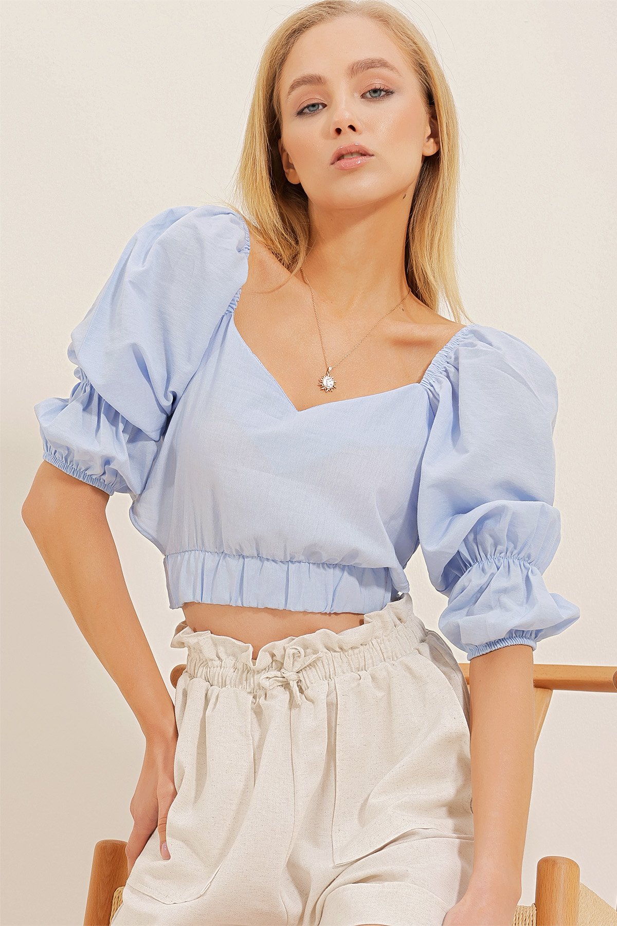 V Yaka Beli Bağlamalı Poplin Crop Bluz - Mavi