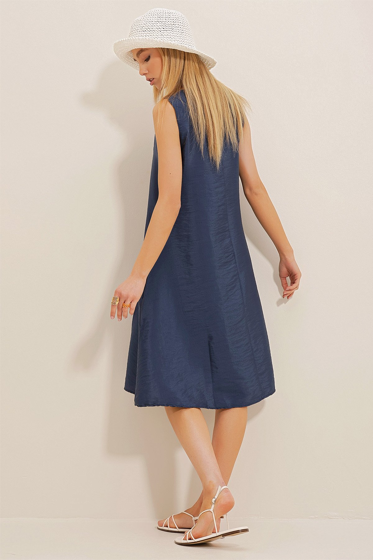 V Yaka Çift Cepli Aerobin Dokuma Elbise - Lacivert