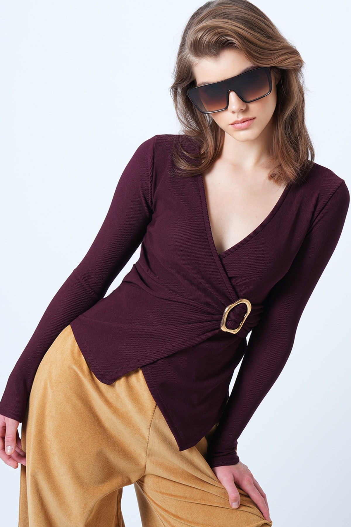 V Yaka Gold Aksesuarlı Ottaban Bluz - BORDO