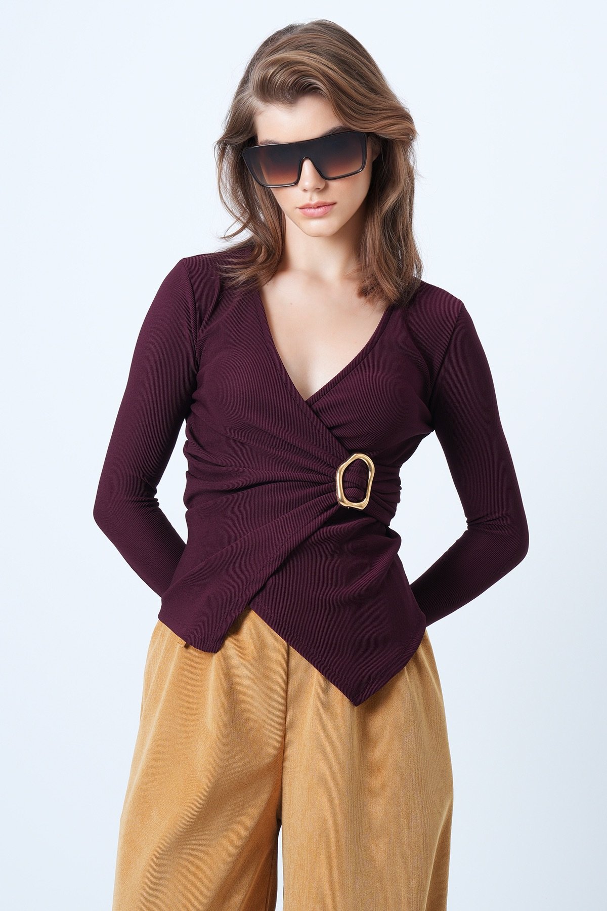 V Yaka Gold Aksesuarlı Ottaban Bluz - BORDO