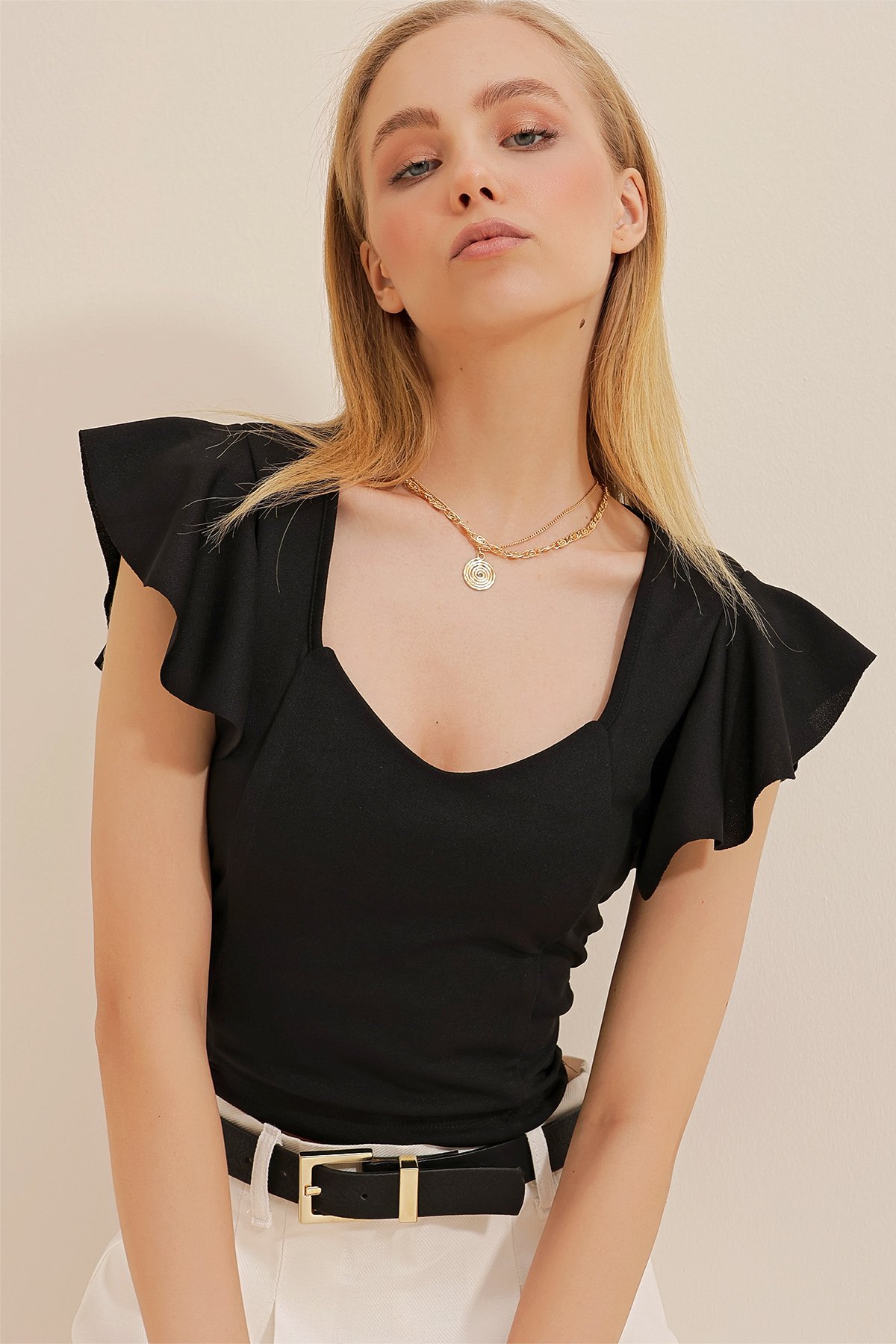 V Yaka Kolları Fırfırlı Crop Bluz - Siyah