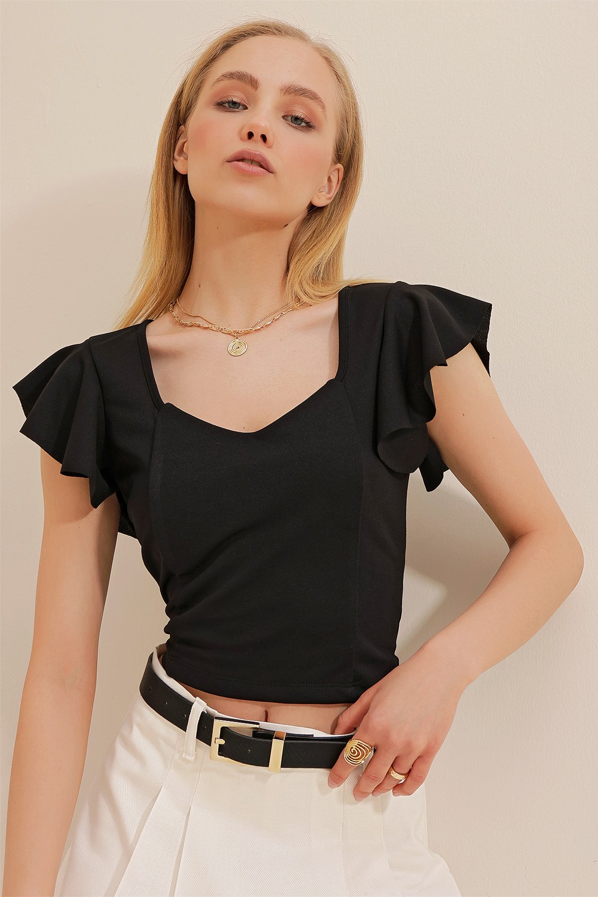 V Yaka Kolları Fırfırlı Crop Bluz - Siyah