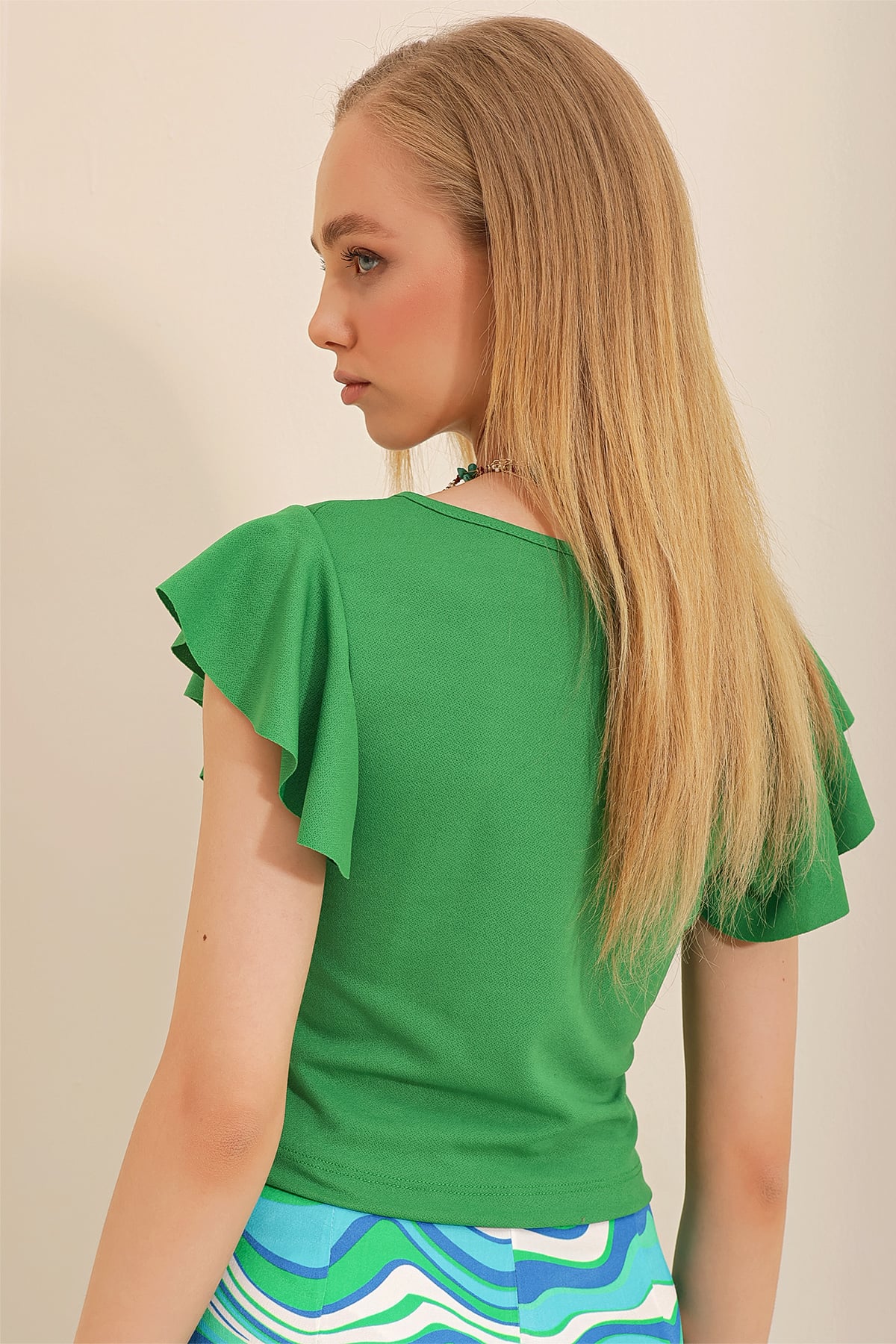 V Yaka Kolları Fırfırlı Crop Bluz - Yeşil