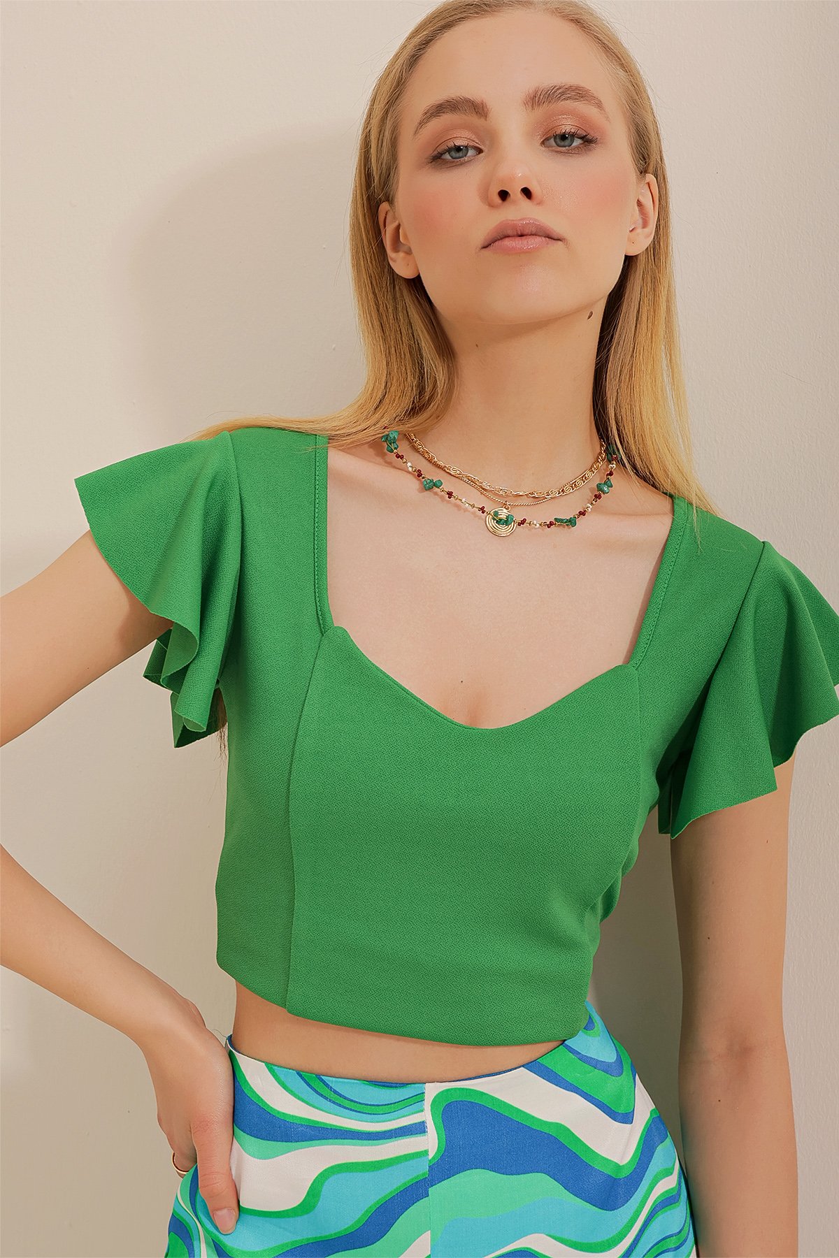 V Yaka Kolları Fırfırlı Crop Bluz - Yeşil