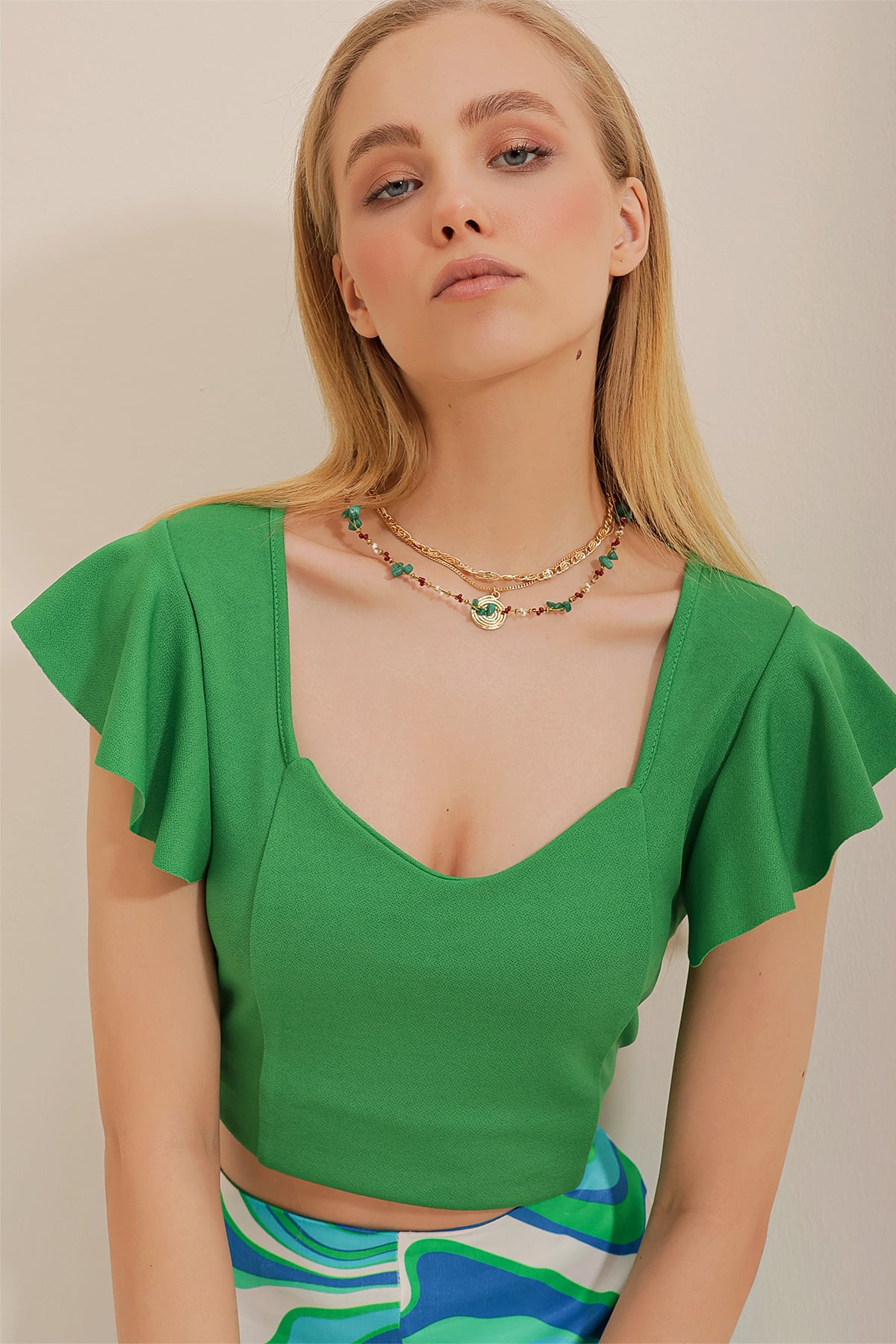 V Yaka Kolları Fırfırlı Crop Bluz - Yeşil
