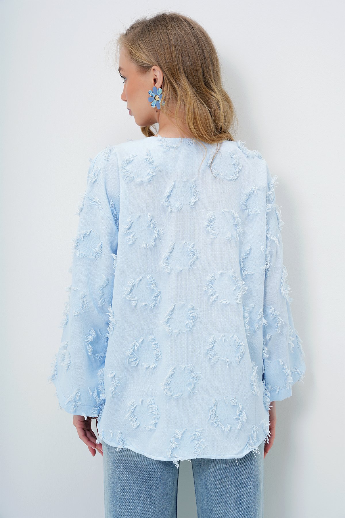 V YAKA ÖNÜ BAĞLAMALI PÜSKÜL DETAYLI YAZLIK KETEN CEKET - MAVİ