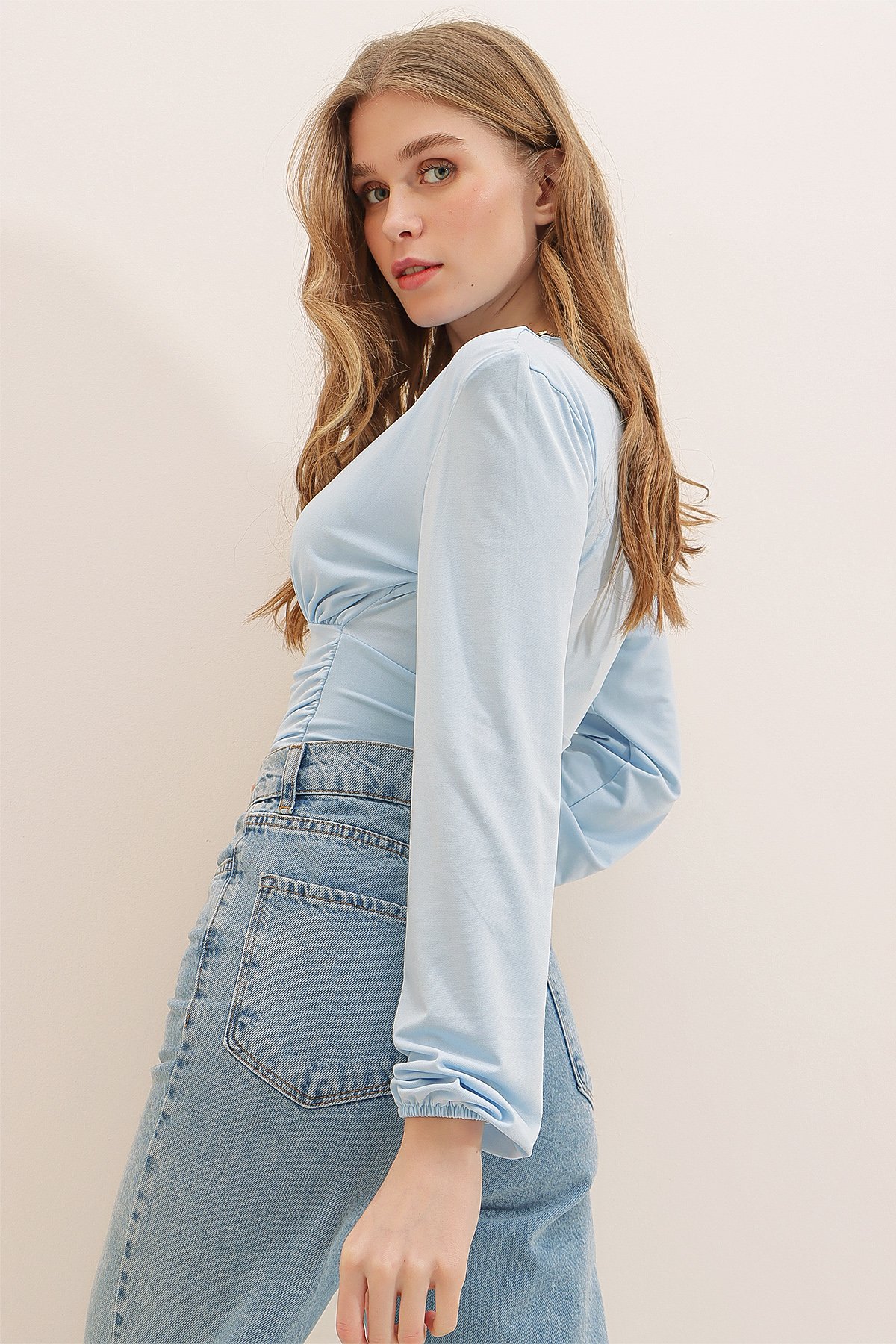 V Yaka Önü Ve Beli Büzgülü Sandy Crop Bluz - Bebe Mavi