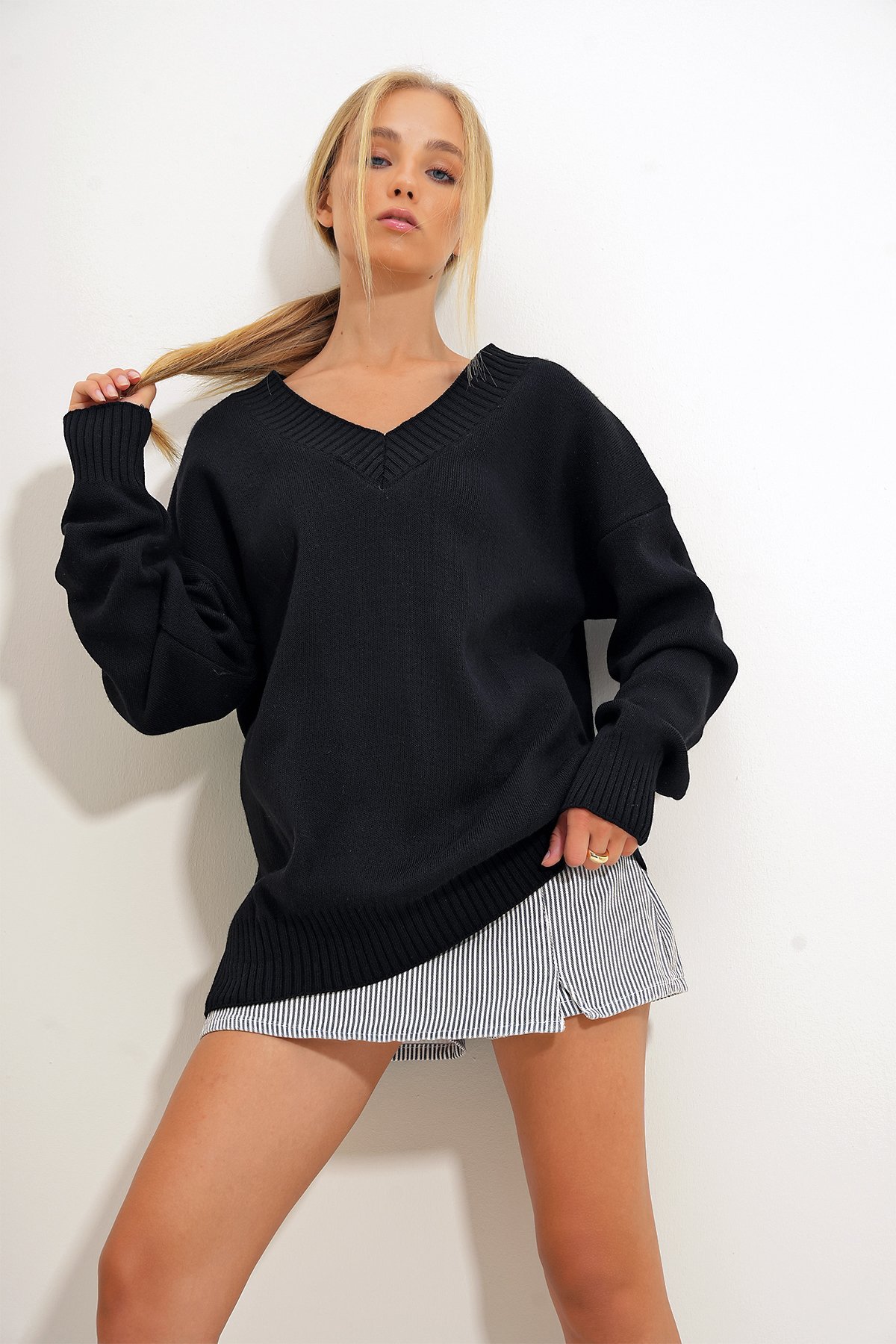 V Yaka Oversize Triko Kazak - Siyah