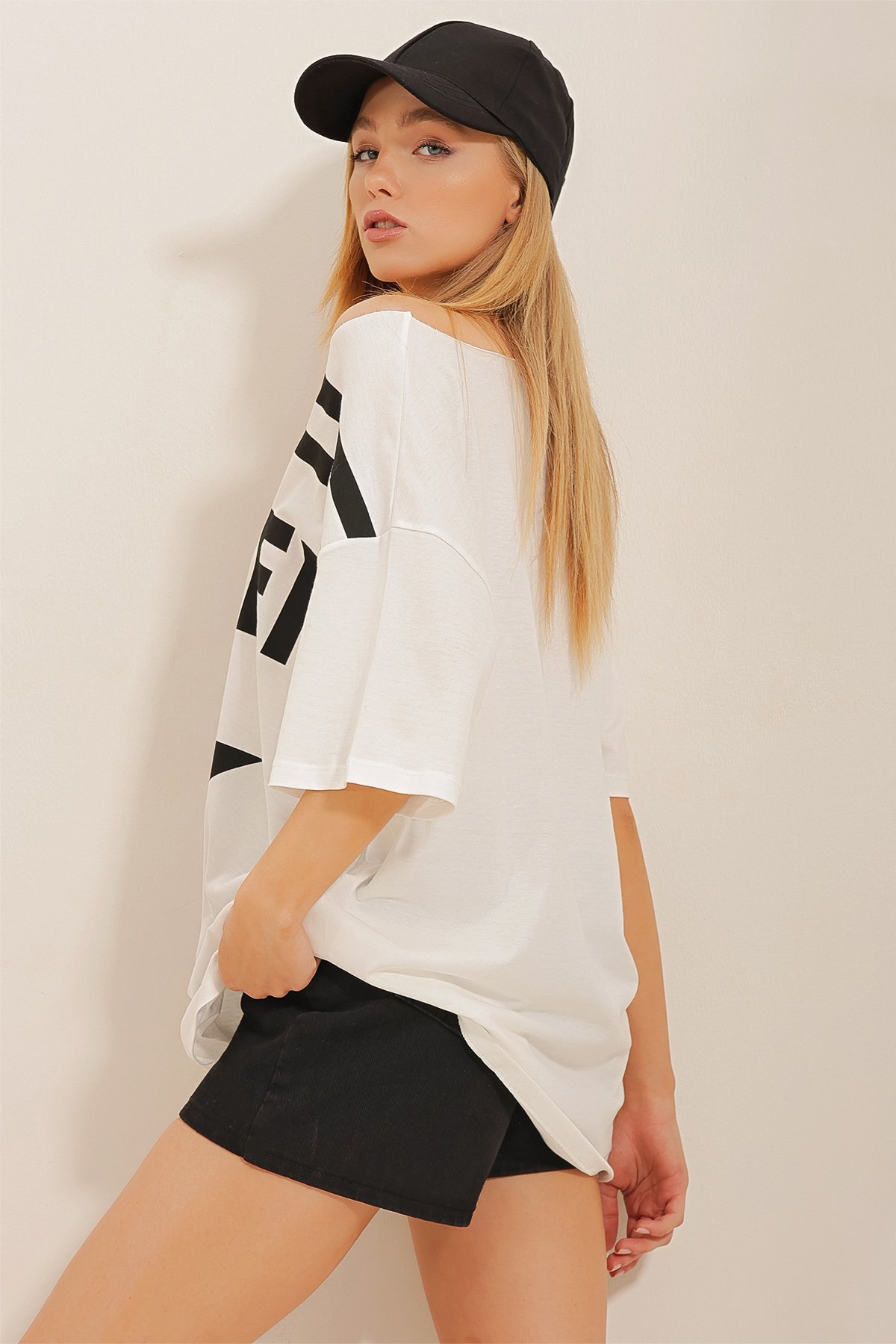 V Yaka Penye T-Shirt - Beyaz