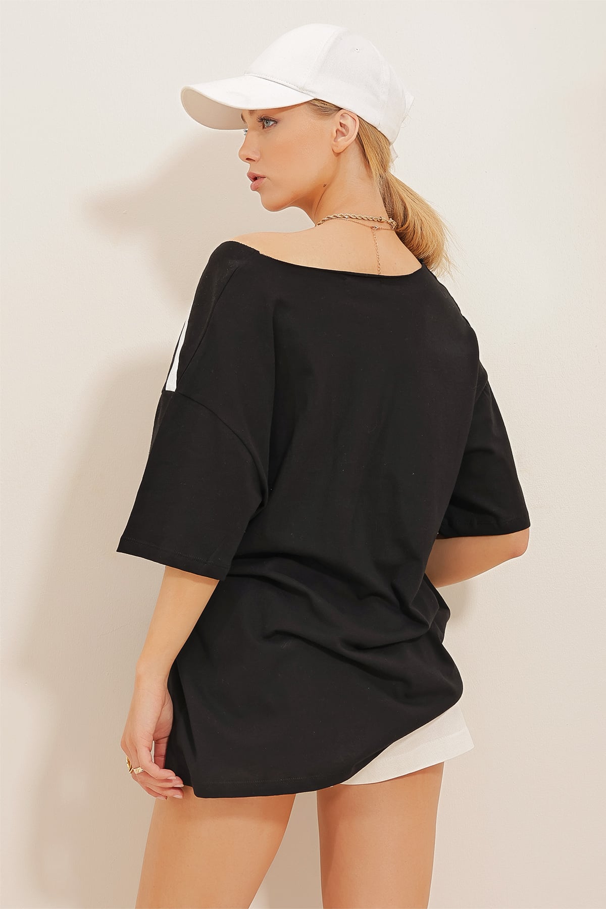 V Yaka Penye T-Shirt - Siyah