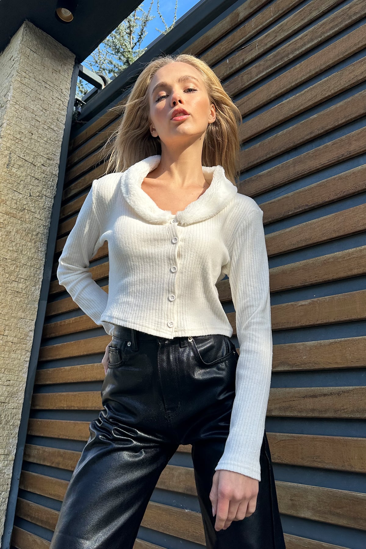 Yakası Kürklü Crop Hırka - Ekru