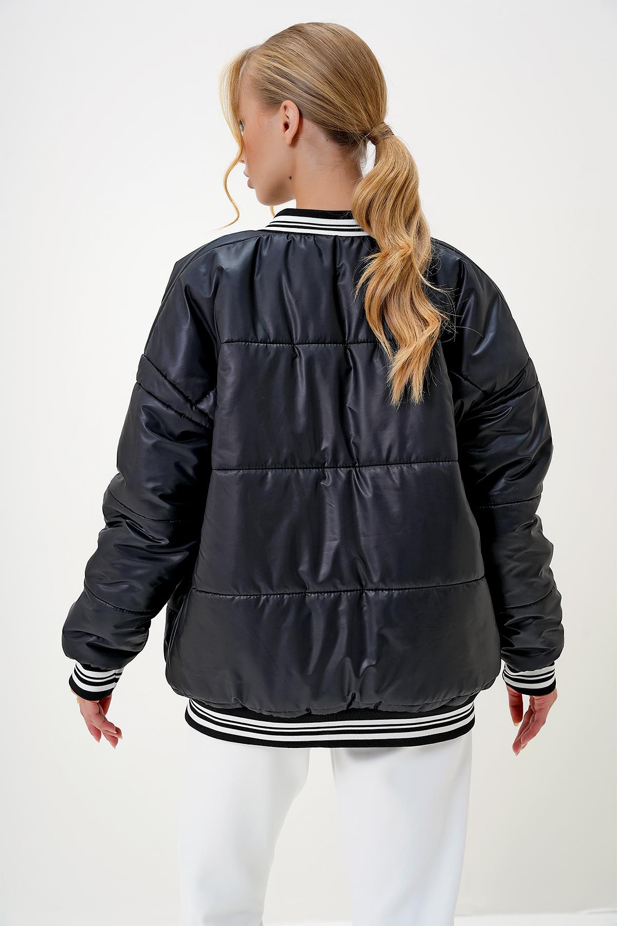 YAKASI RİBANALI ARMA DETAYLI PUFFER MONT - Siyah