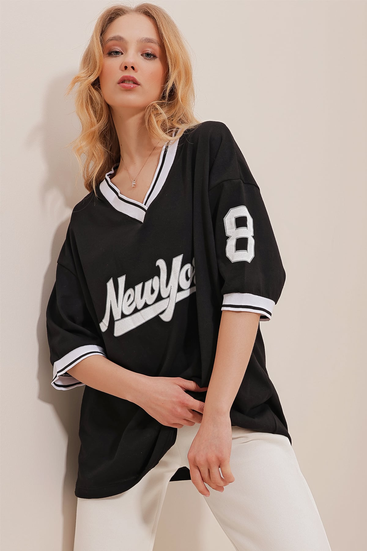 Yakası Ve Kolları Ribanalı Önü Baskılı Oversize T-Shirt - Siyah
