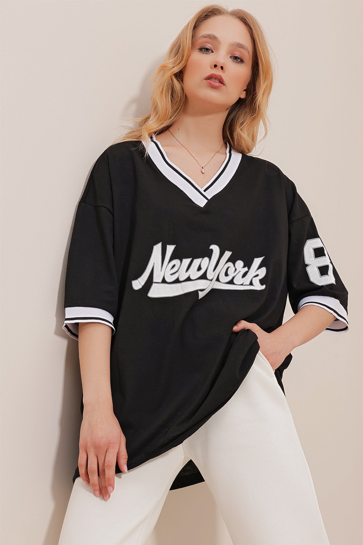 Yakası Ve Kolları Ribanalı Önü Baskılı Oversize T-Shirt - Siyah