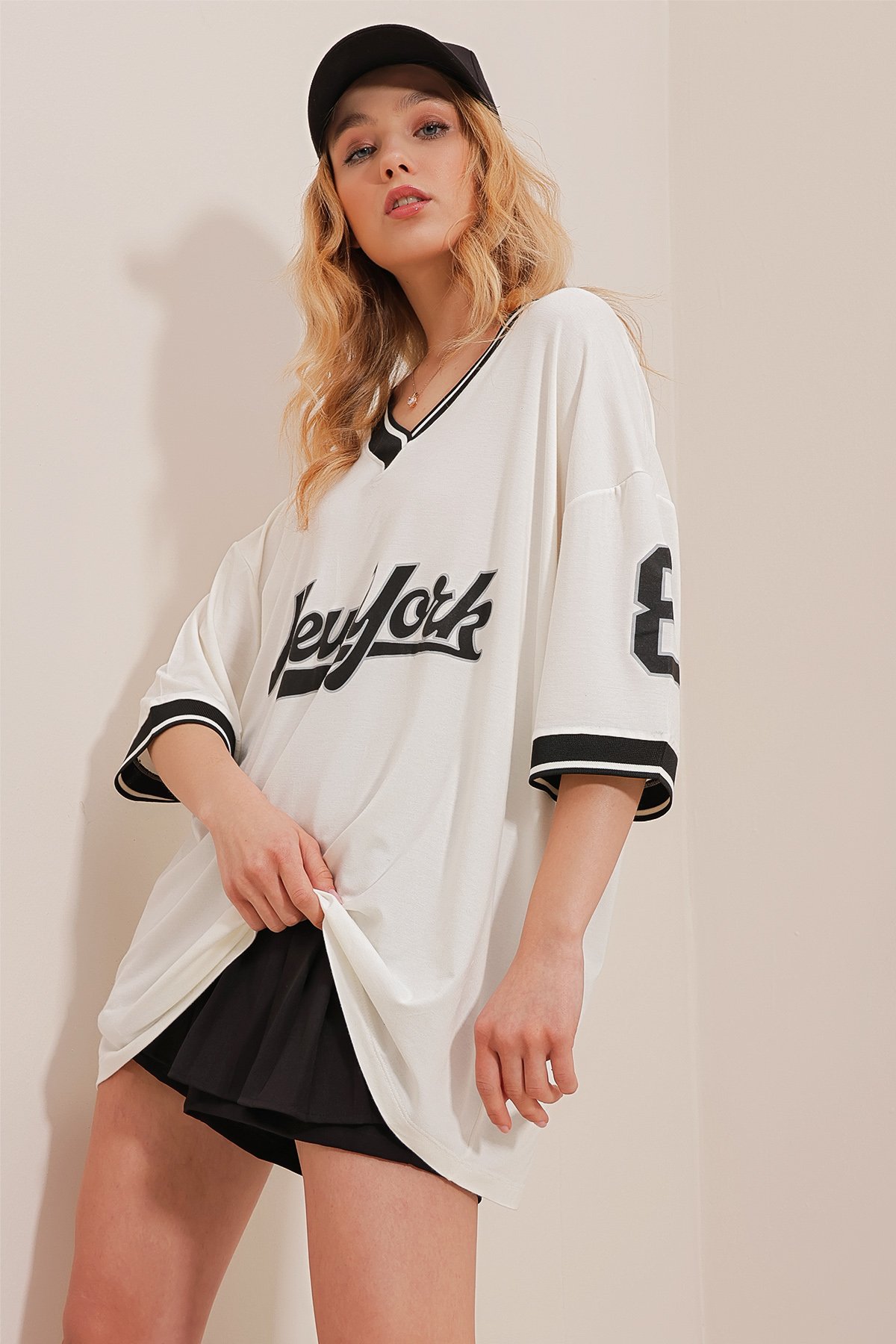 Yakası Ve Kolları Ribanalı Önü Baskılı Oversize T-Shirt - Beyaz