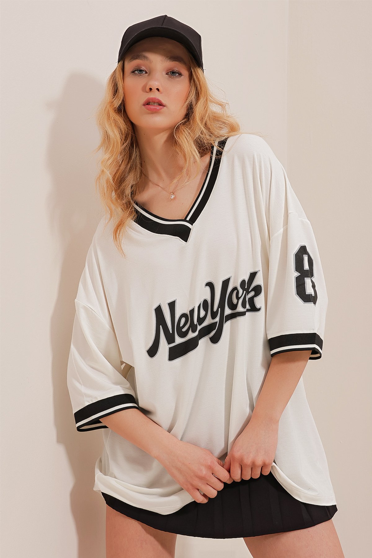 Yakası Ve Kolları Ribanalı Önü Baskılı Oversize T-Shirt - Beyaz