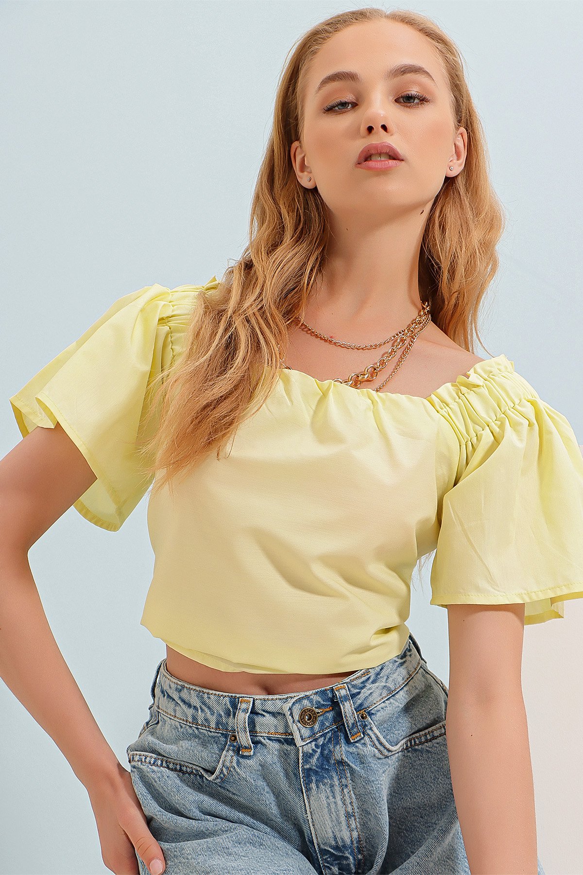 Yakası Ve Omuzları Elastik Kolları Volanlı Poplin Dokuma Crop Bluz - Sarı