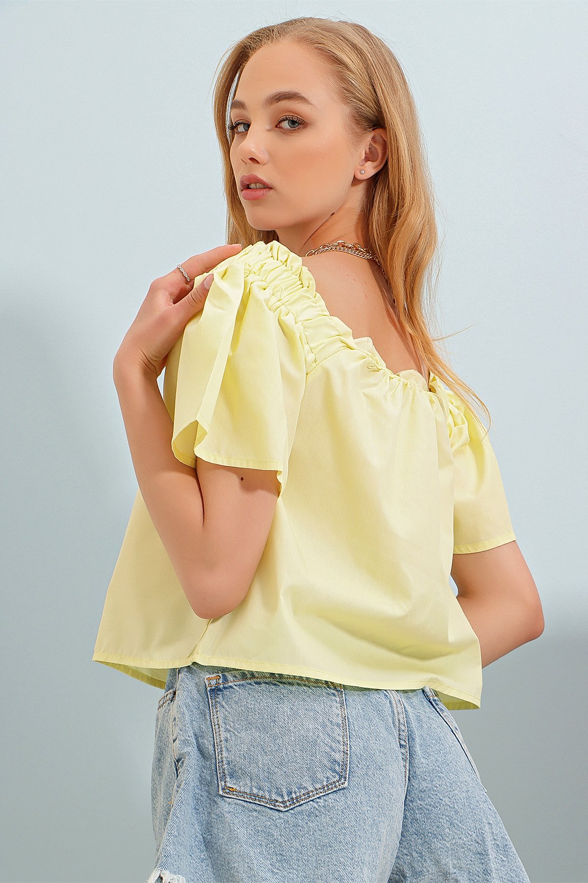 Yakası Ve Omuzları Elastik Kolları Volanlı Poplin Dokuma Crop Bluz - Sarı