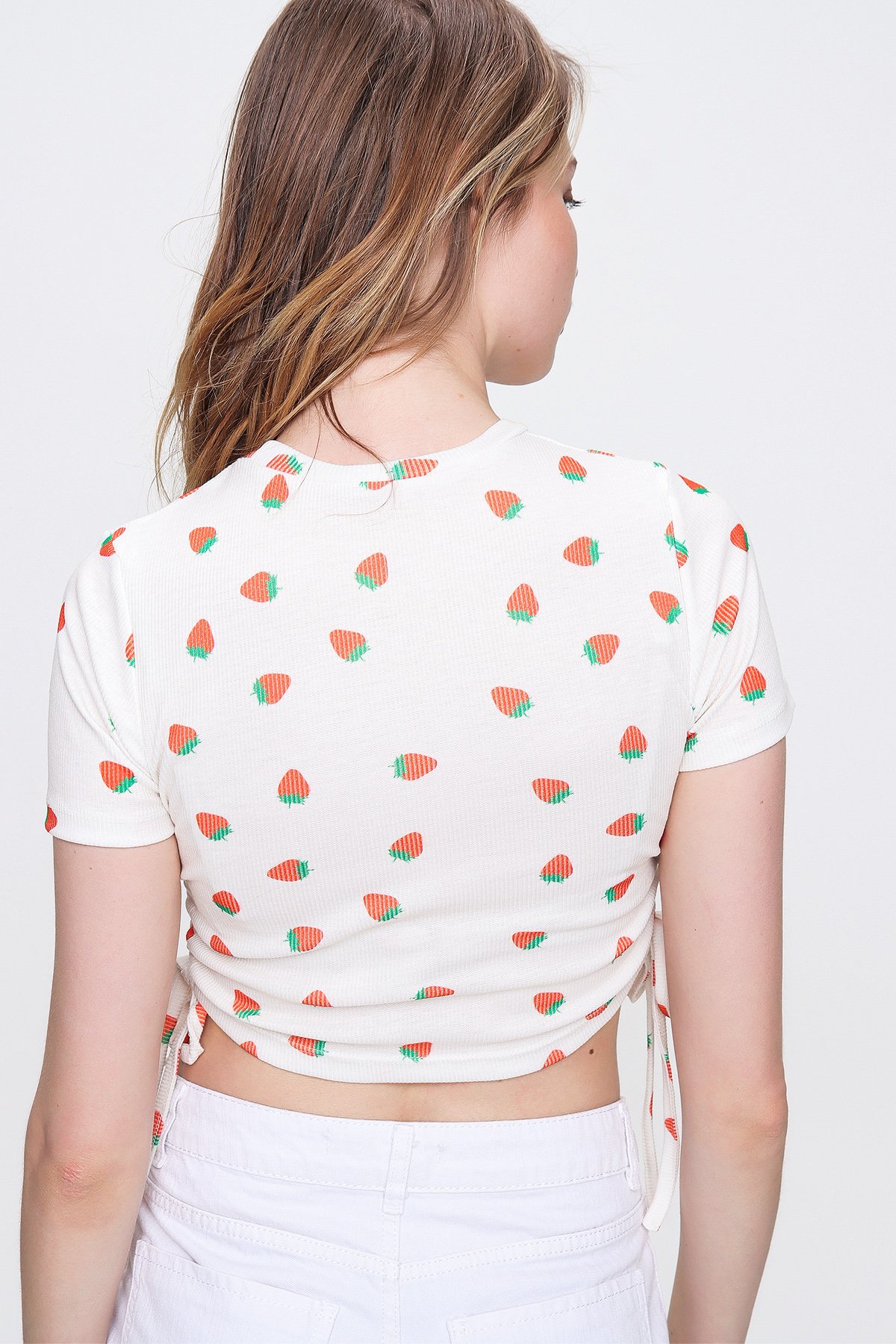 Yanı Büzgülü Desenli Crop Fit Bluz - Krem