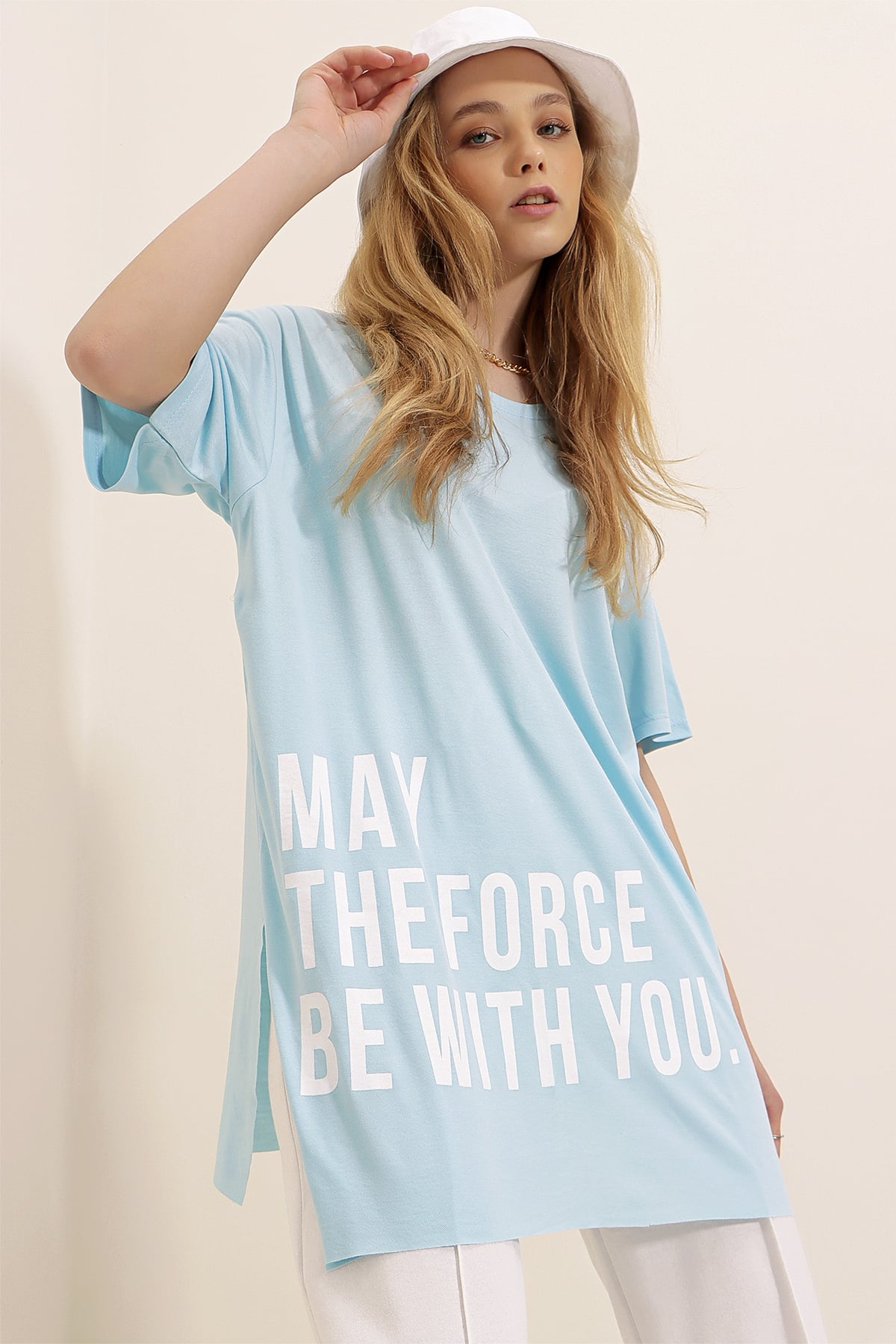 Yanı Yırtmaçlı Bisiklet Yaka Baskılı Pamuklu T-Shirt - Mavi