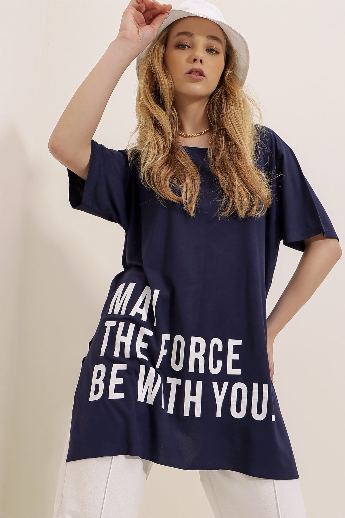 Yanı Yırtmaçlı Bisiklet Yaka Baskılı Pamuklu T-Shirt - Lacivert