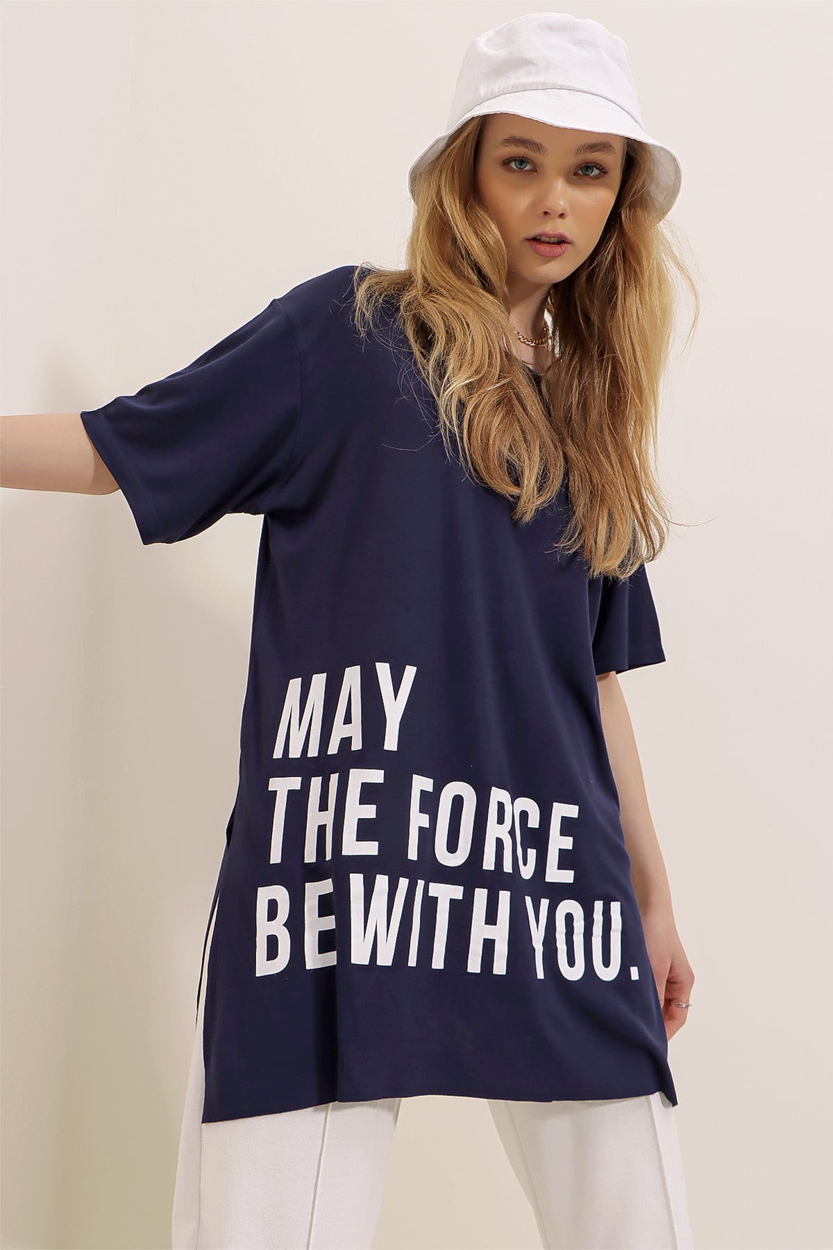 Yanı Yırtmaçlı Bisiklet Yaka Baskılı Pamuklu T-Shirt - Lacivert