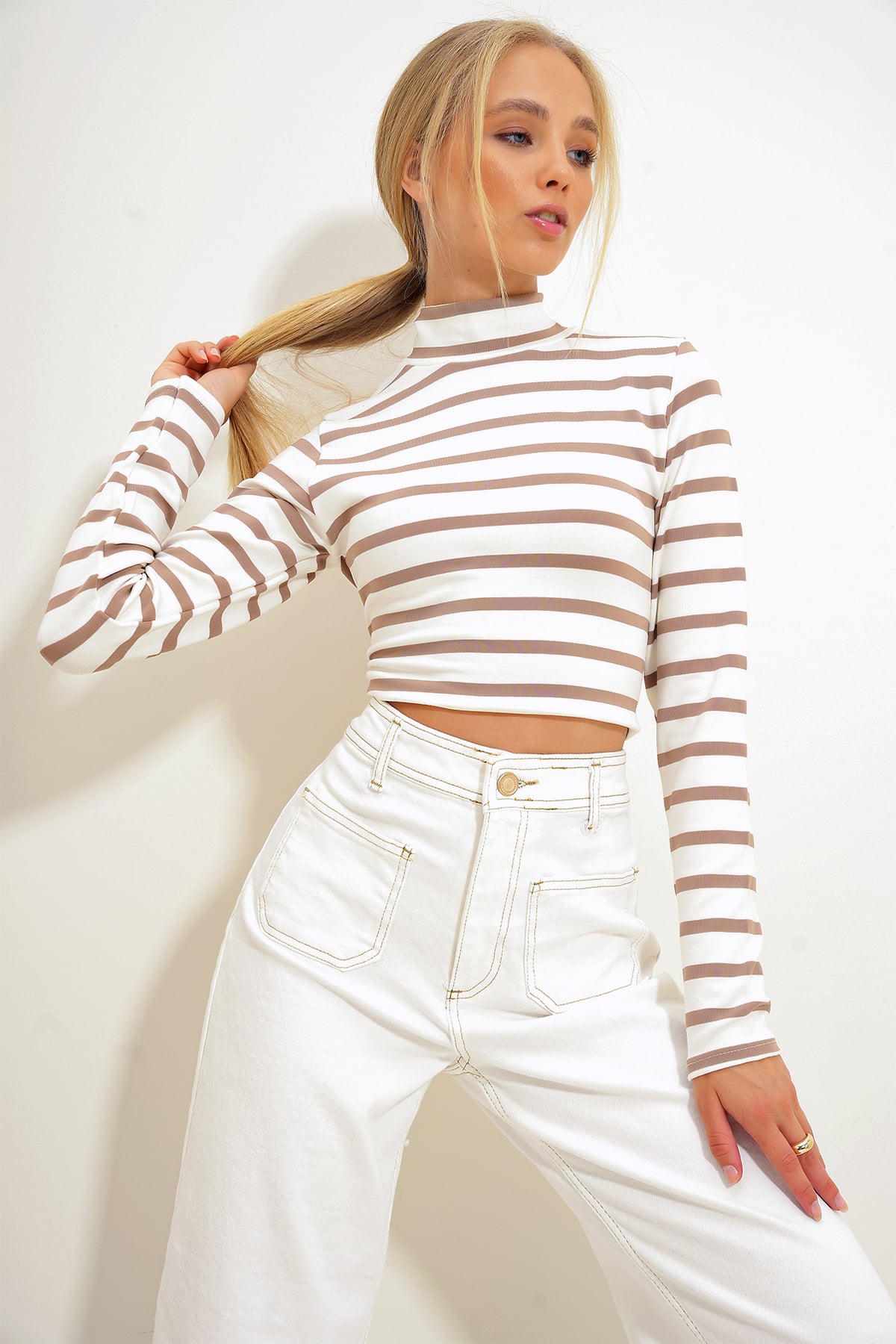 Yarım Balıkçı Çizgili Örme Crop Bluz - Kahverengi