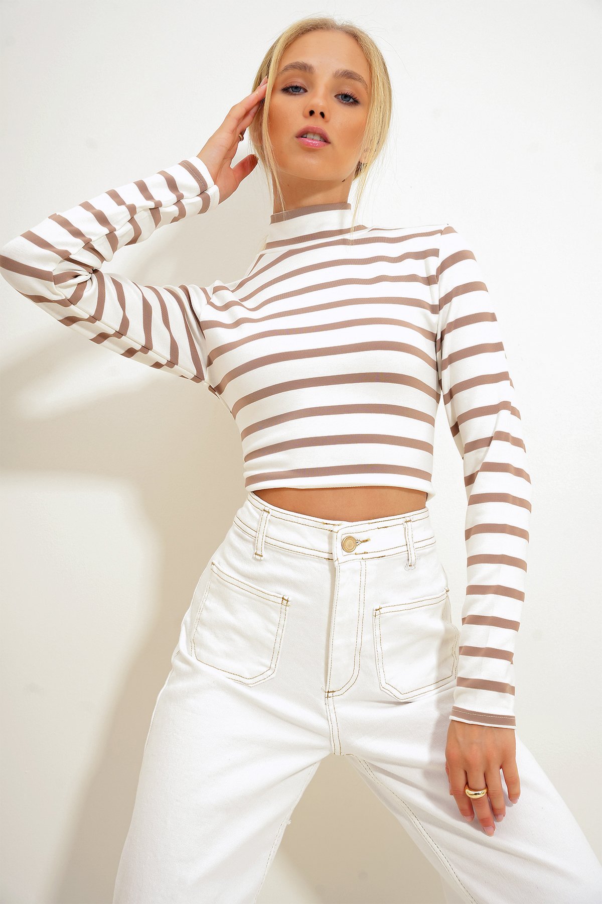 Yarım Balıkçı Çizgili Örme Crop Bluz - Kahverengi