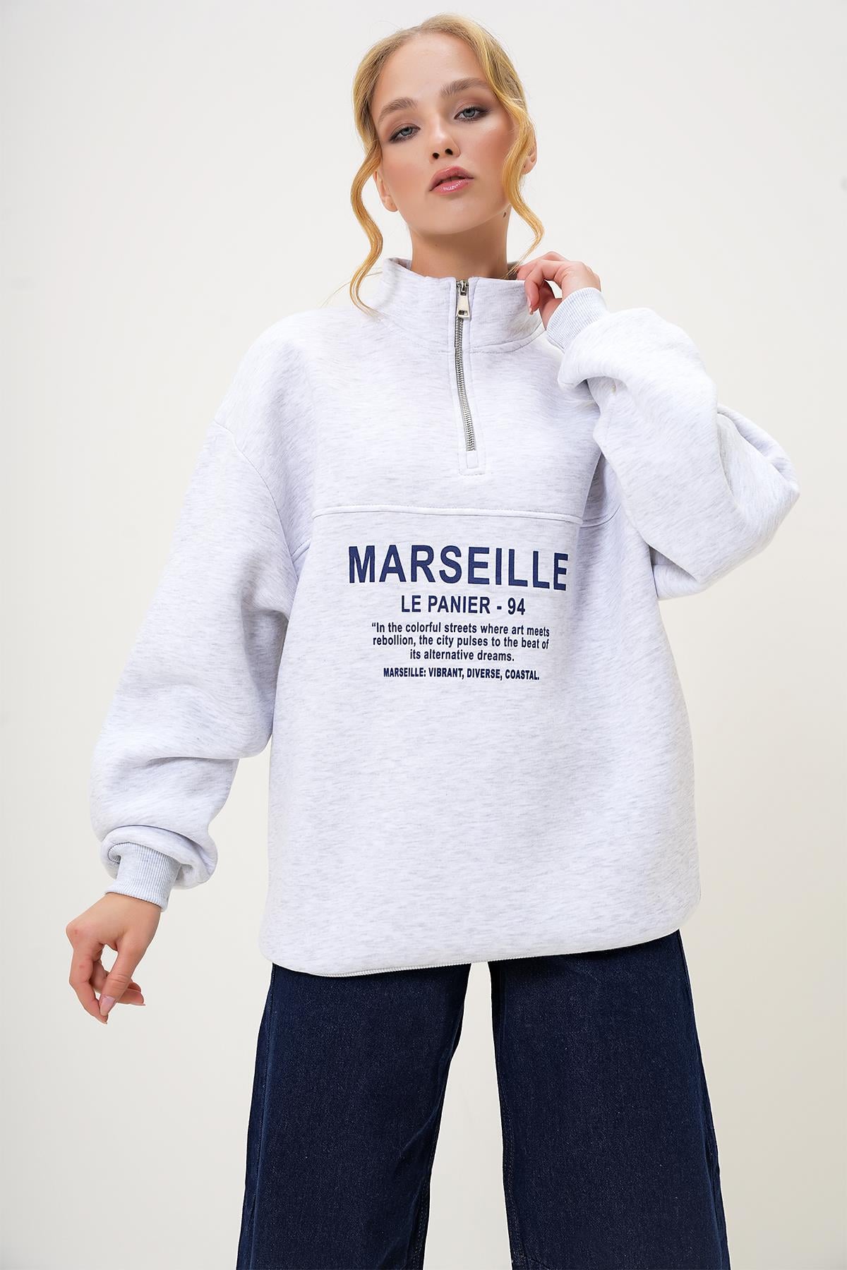 YARIM BALIKÇI YAKA ÖNÜ FERMUARLI YAZI BASKILI 3 İPLİK ŞARDONLU SWEATSHIRT - Grimelanj