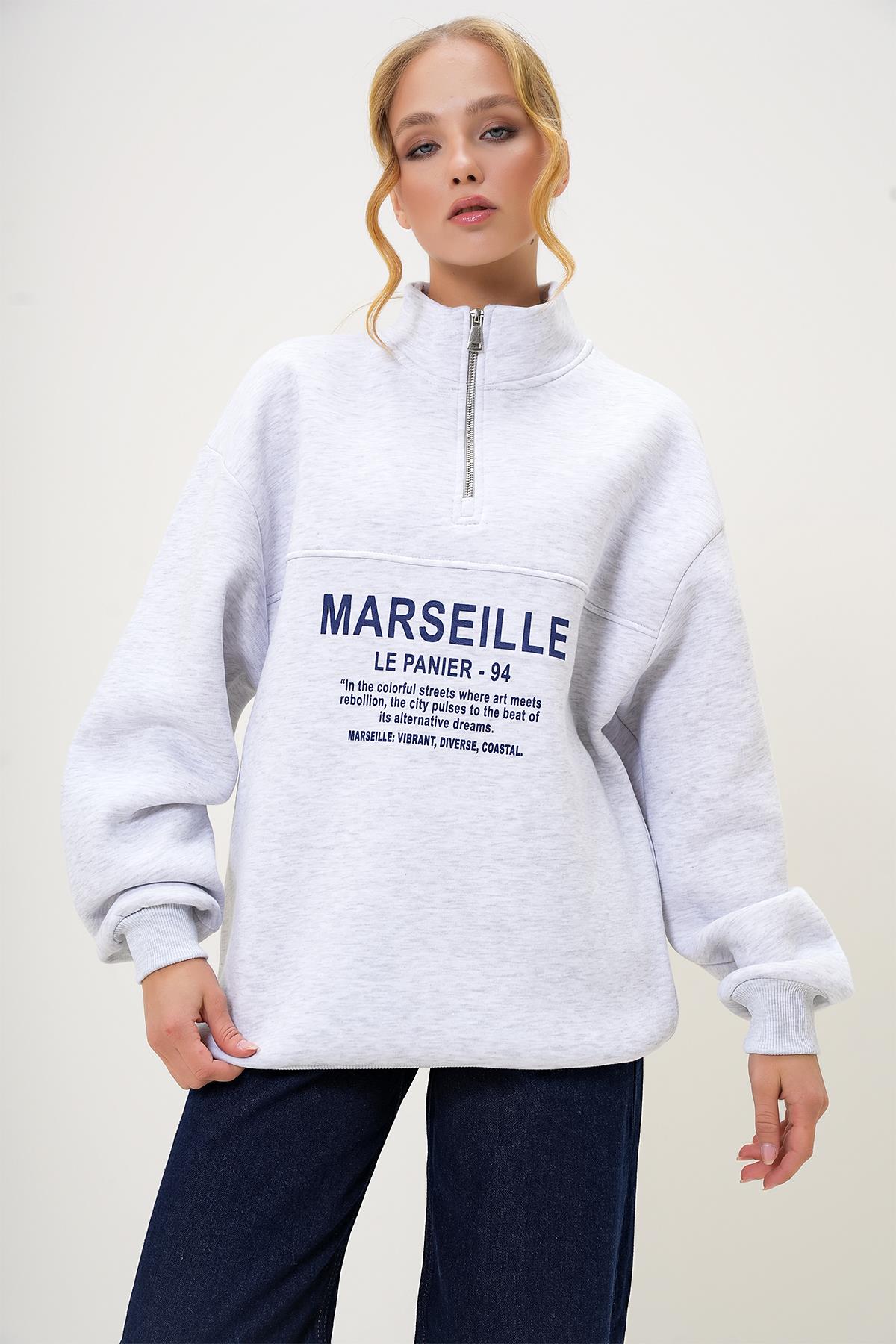 YARIM BALIKÇI YAKA ÖNÜ FERMUARLI YAZI BASKILI 3 İPLİK ŞARDONLU SWEATSHIRT - Grimelanj